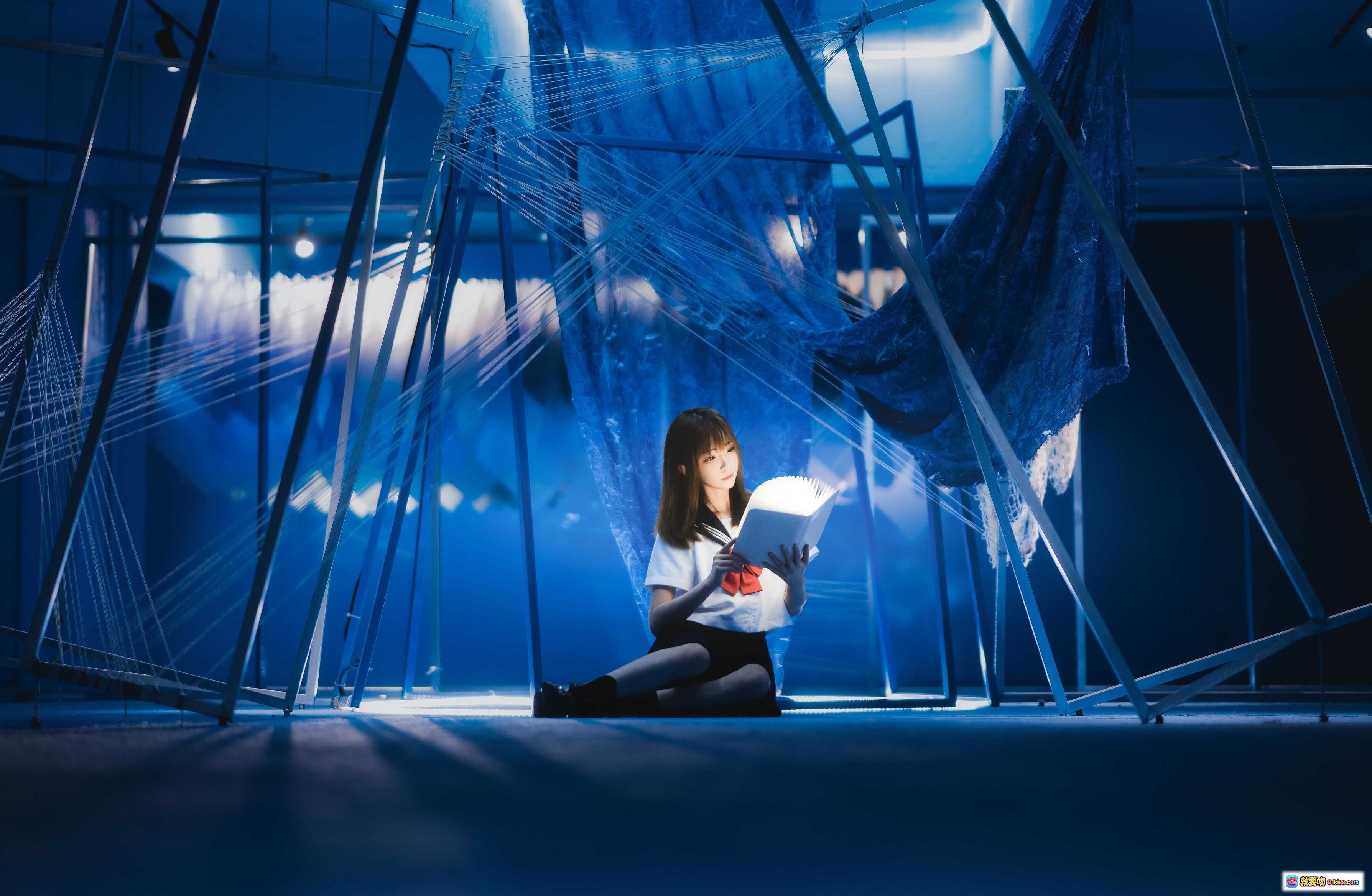 图片[4] - Kitaro绮太郎NO.081十分之七的蓝 | 网格遮面少女写真 | 蓝调光影情绪人像 | 25P高清摄影集 - 就要吻