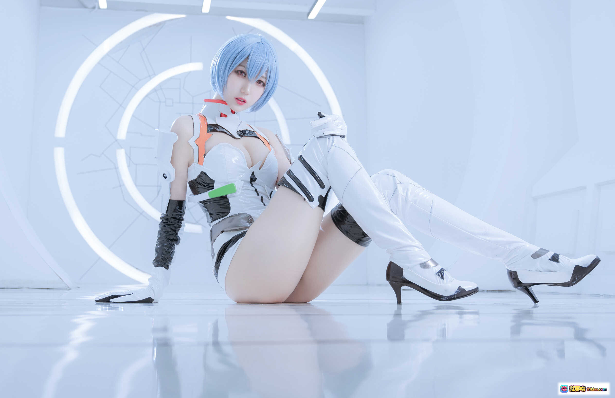 周叽可爱兔兔NO.005绫波丽白战Cosplay写真 21P高清美图 白色战斗服蓝发少女科幻风坐姿摄影 - 就要吻