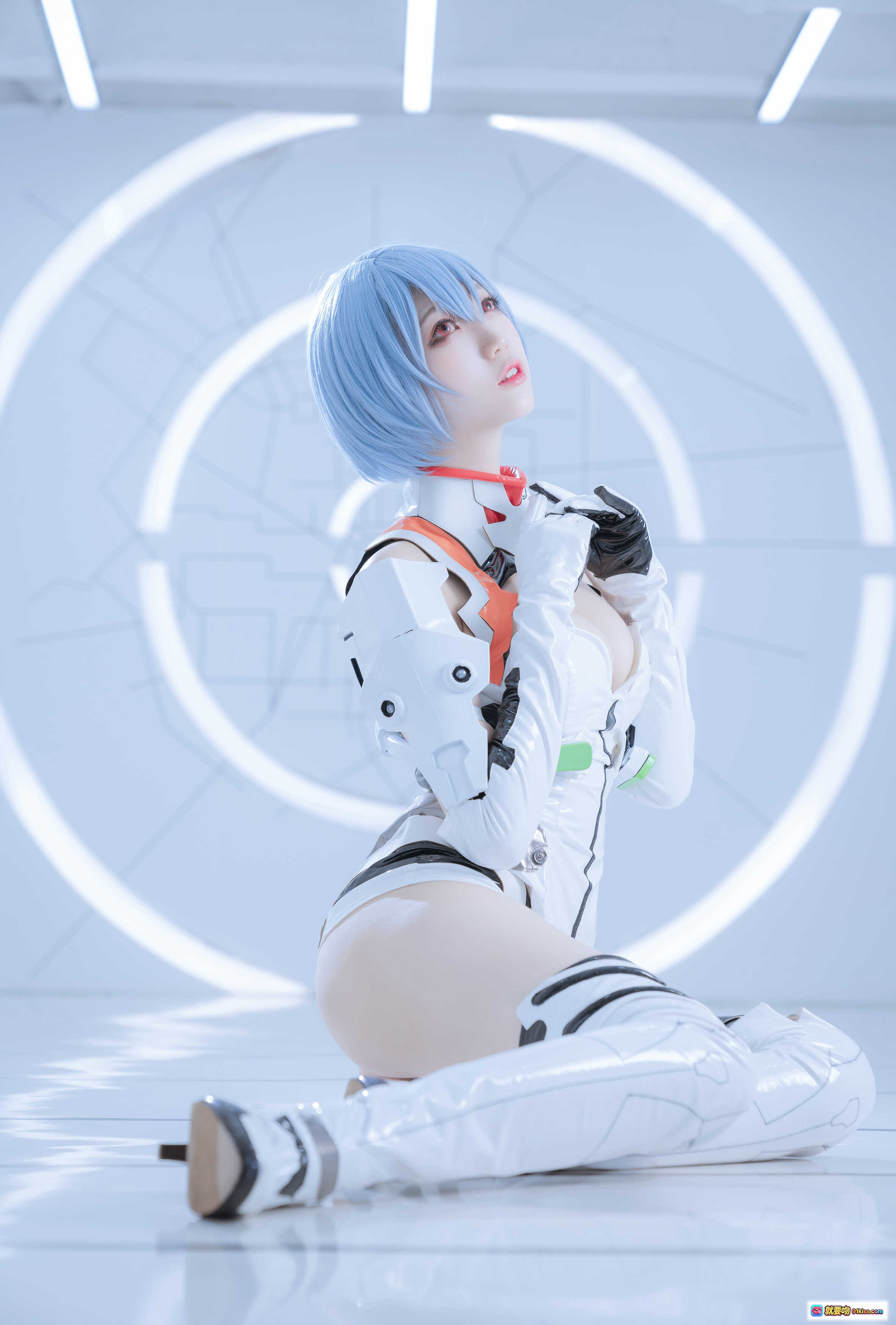 图片[3] - 周叽可爱兔兔NO.005绫波丽白战Cosplay写真 21P高清美图 白色战斗服蓝发少女科幻风坐姿摄影 - 就要吻