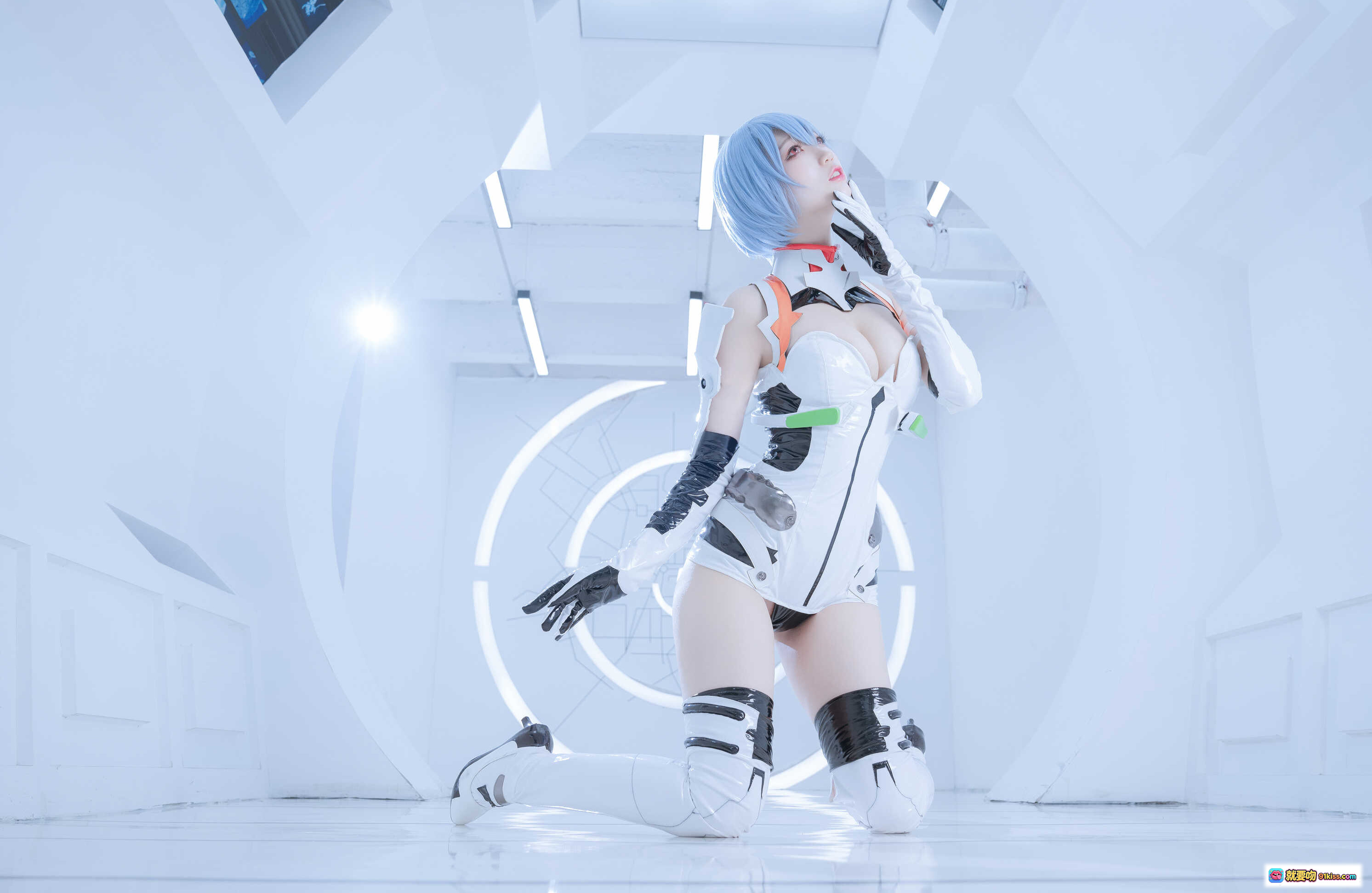 图片[10] - 周叽可爱兔兔NO.005绫波丽白战Cosplay写真 21P高清美图 白色战斗服蓝发少女科幻风坐姿摄影 - 就要吻