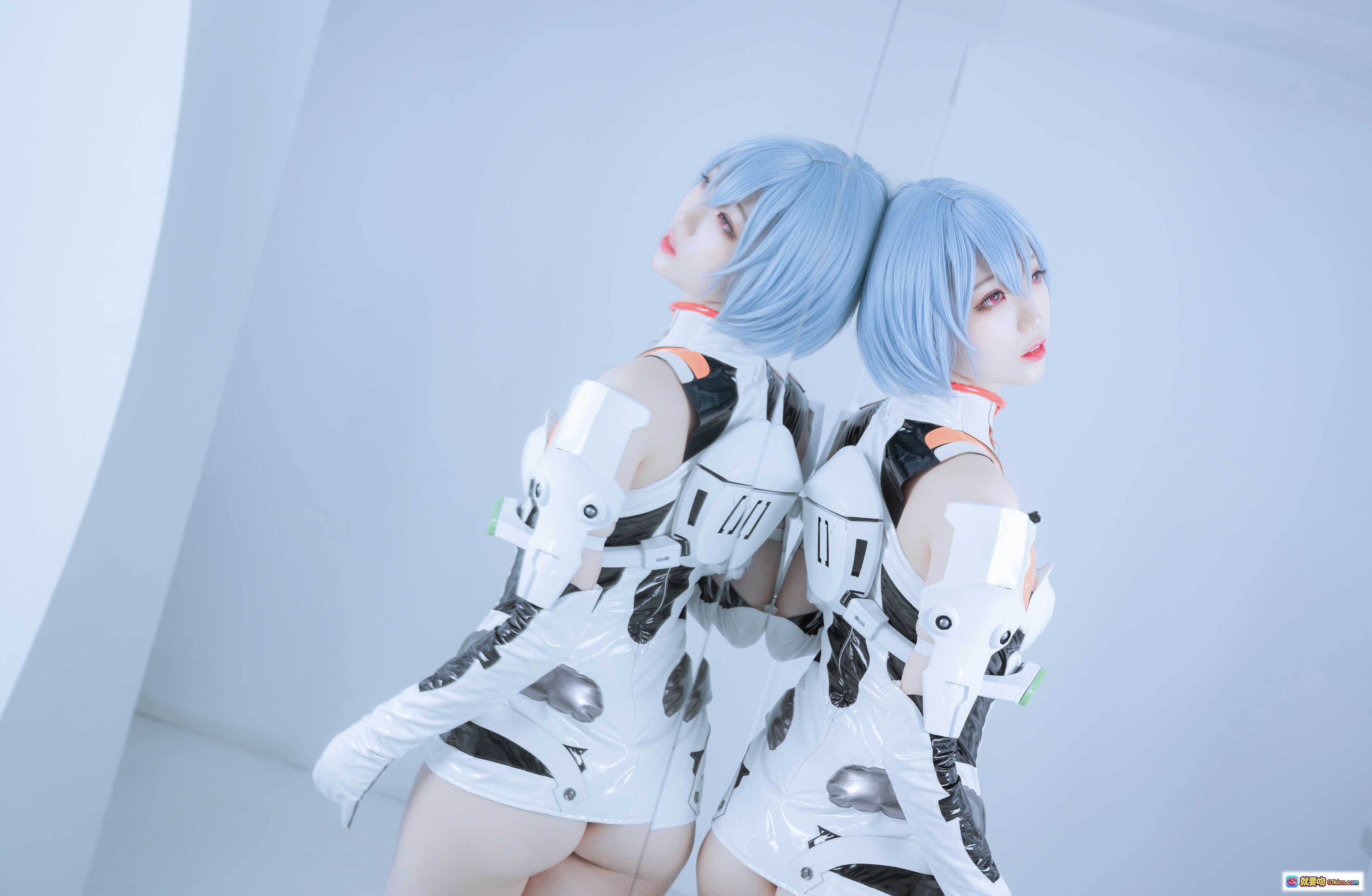 图片[9] - 周叽可爱兔兔NO.005绫波丽白战Cosplay写真 21P高清美图 白色战斗服蓝发少女科幻风坐姿摄影 - 就要吻