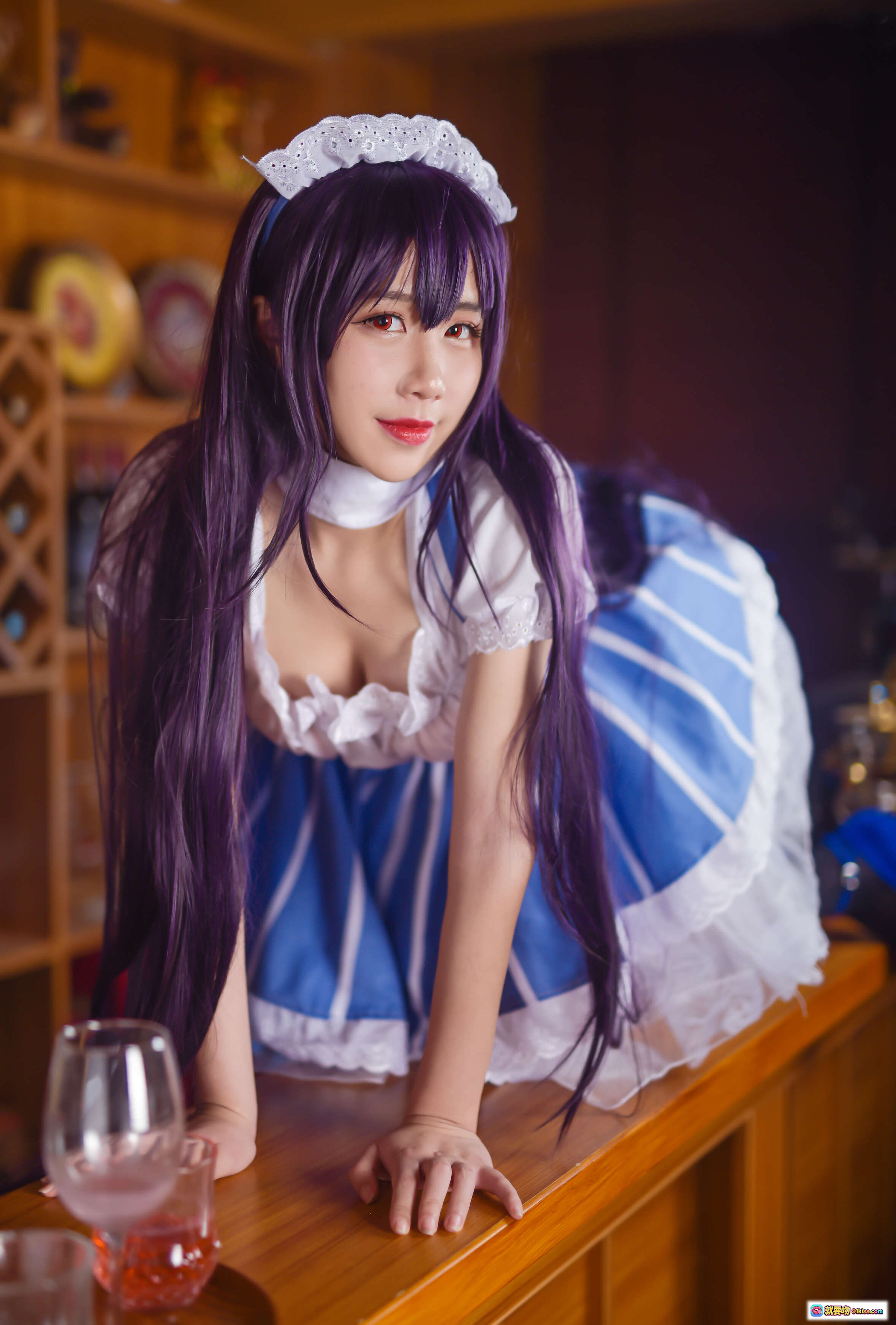 图片[6] - 九曲Jean NO.026 霞之丘诗羽女仆装Cosplay写真 蓝白条纹裙 黑丝高跟 木质吧台场景 34P高清图集 - 就要吻