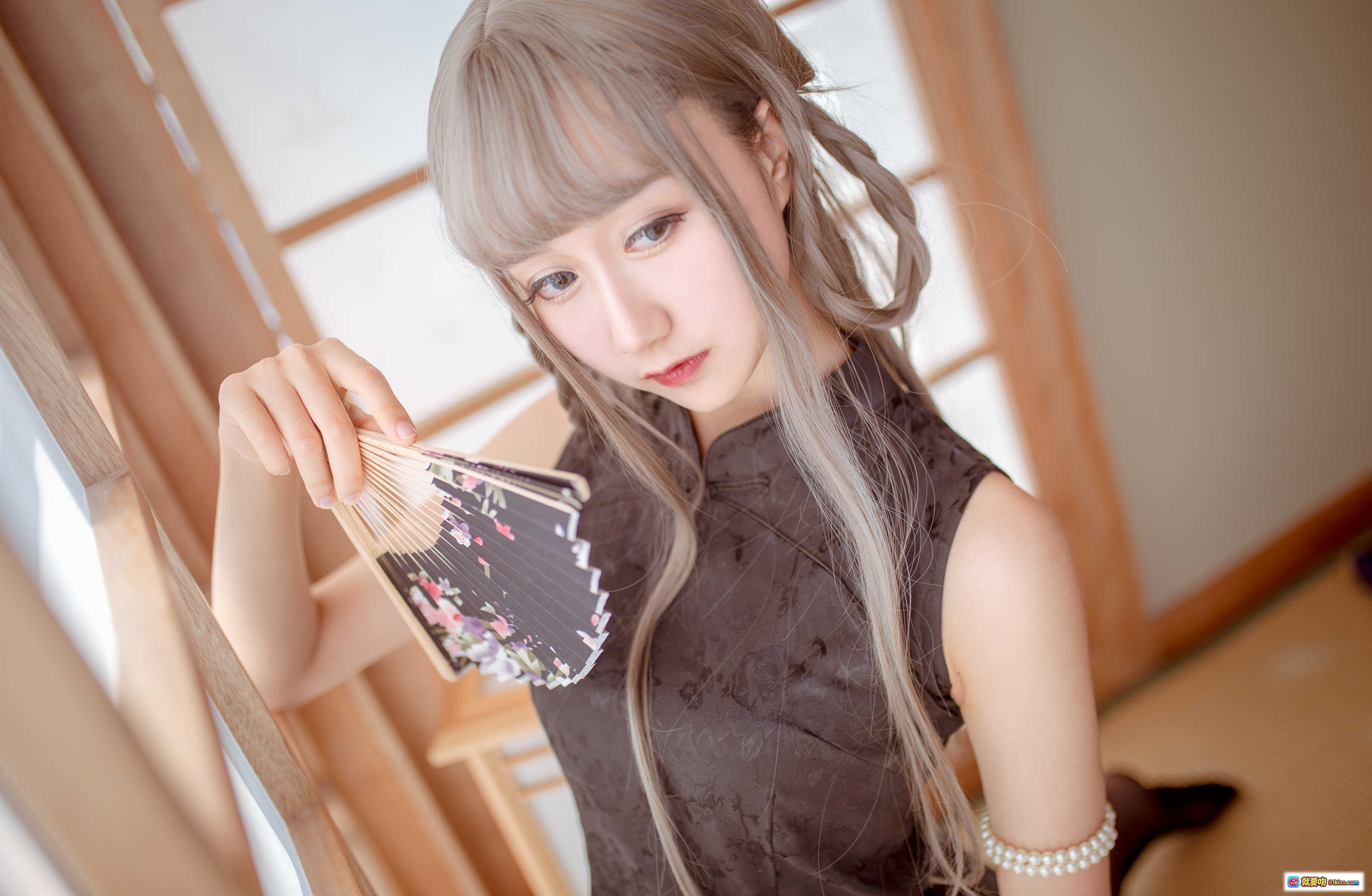 图片[10] - 木绵绵OwO NO.006 魔女旗袍小野妹子写真 24P高清日系和风黑丝美腿扇子少女双人私房摄影 - 就要吻