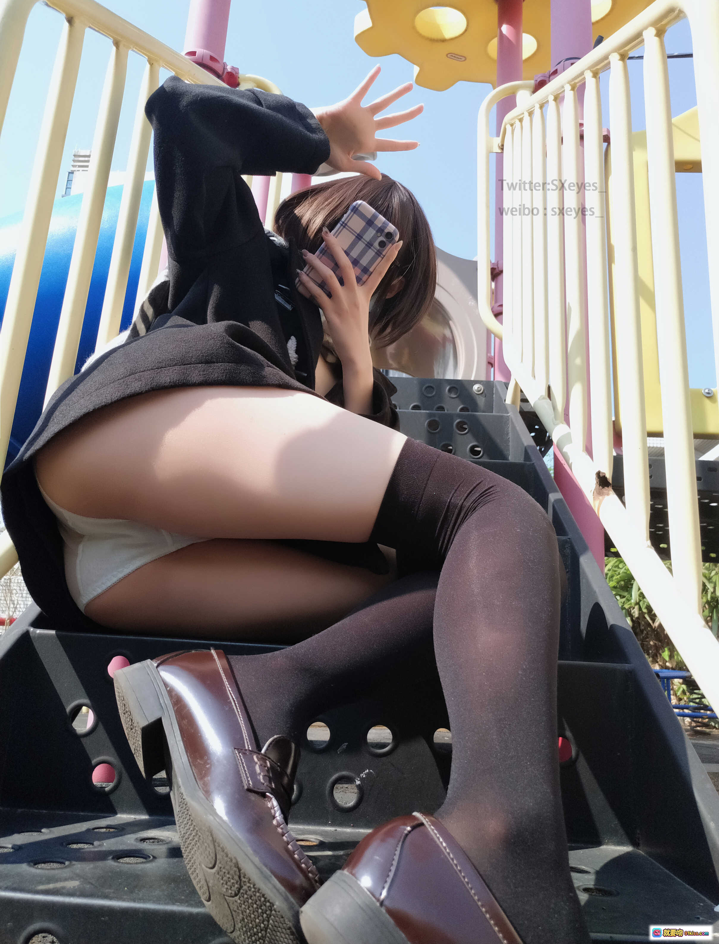 图片[10] - 眼酱大魔王w NO.032 室外JK黑丝美腿自拍 22P高清写真集 黑色外套白内搭校园风性感私房照 - 就要吻