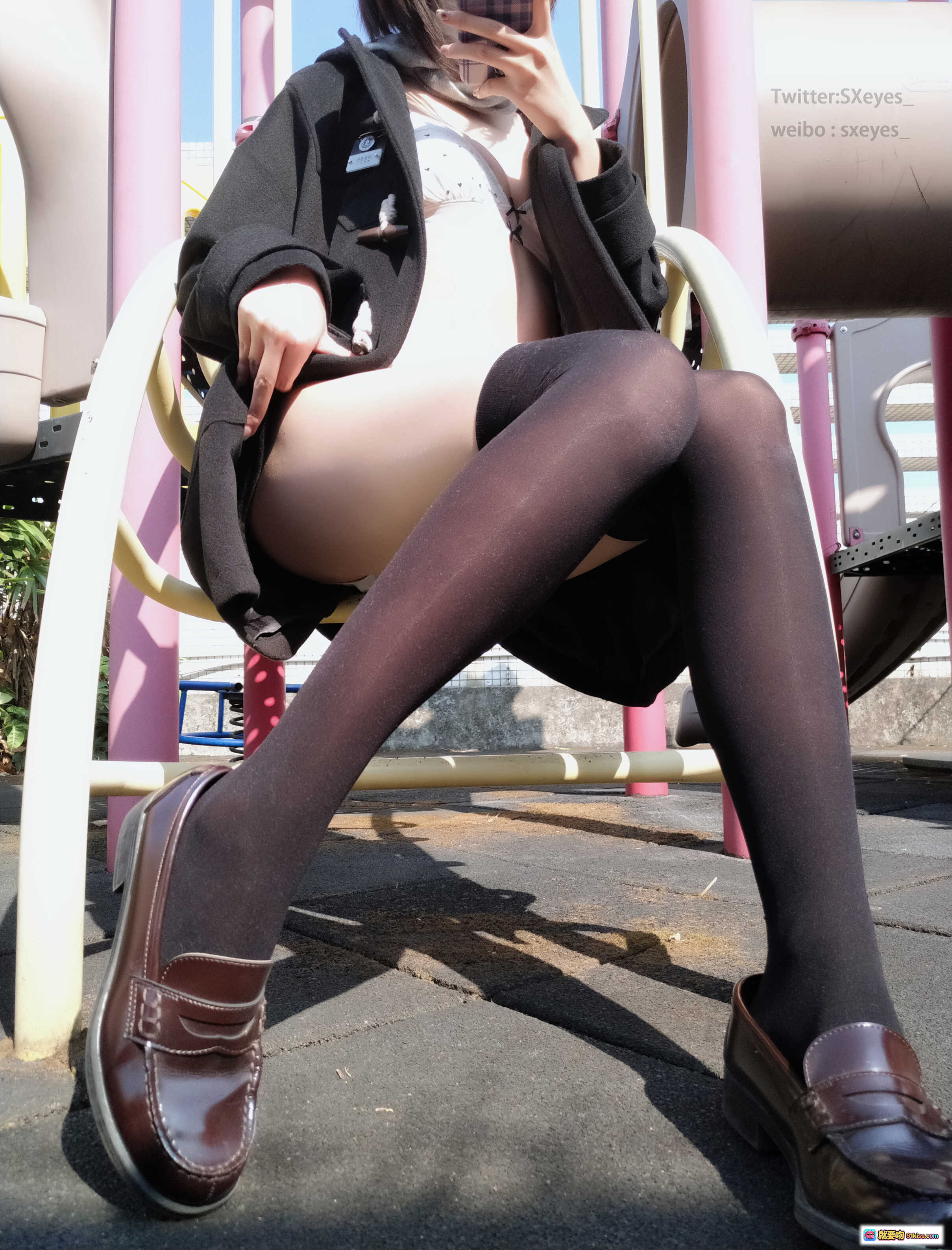 图片[9] - 眼酱大魔王w NO.032 室外JK黑丝美腿自拍 22P高清写真集 黑色外套白内搭校园风性感私房照 - 就要吻