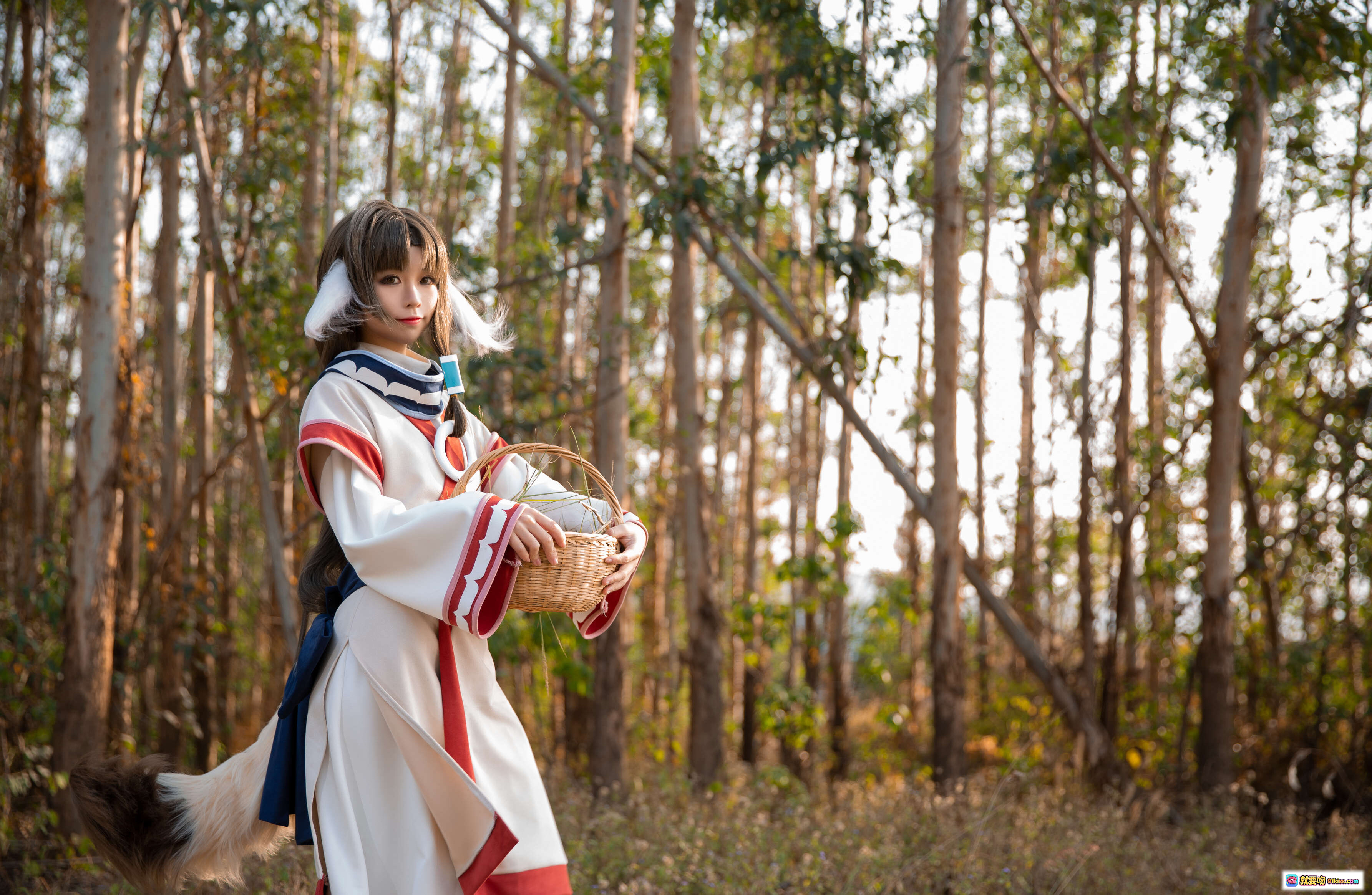 图片[7] - 艾露露cosplay森林写真 | G44不会受伤NO.020 | 17P高清图集 | 白红裙装+毛绒配饰 | 自然光林间氛围感美图 - 就要吻