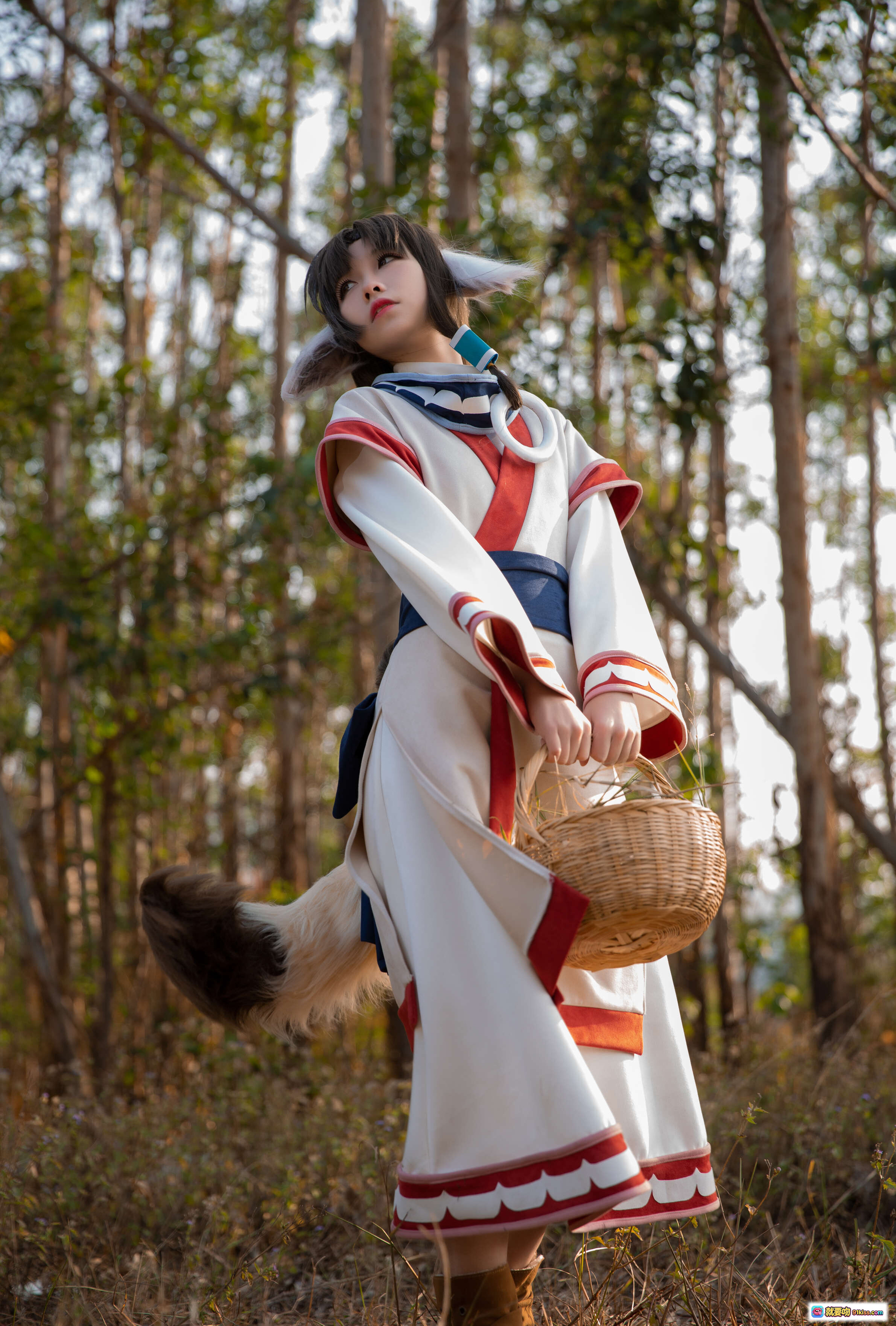 图片[10] - 艾露露cosplay森林写真 | G44不会受伤NO.020 | 17P高清图集 | 白红裙装+毛绒配饰 | 自然光林间氛围感美图 - 就要吻