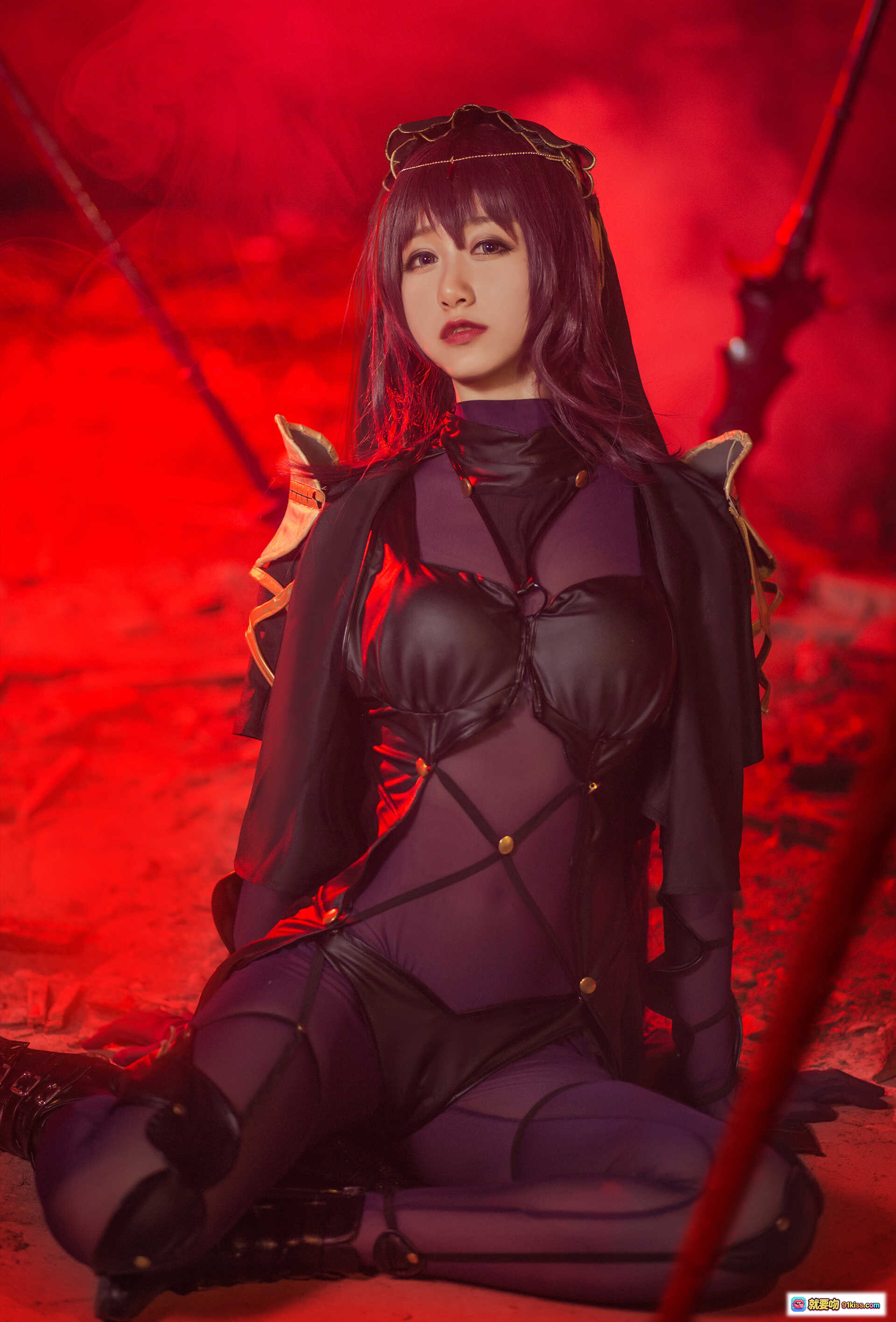 图片[4] - 木绵绵OwO NO.015 斯卡哈 cosplay写真 黑金长裙紫发少女 红光氛围感 17P高清图集 - 就要吻