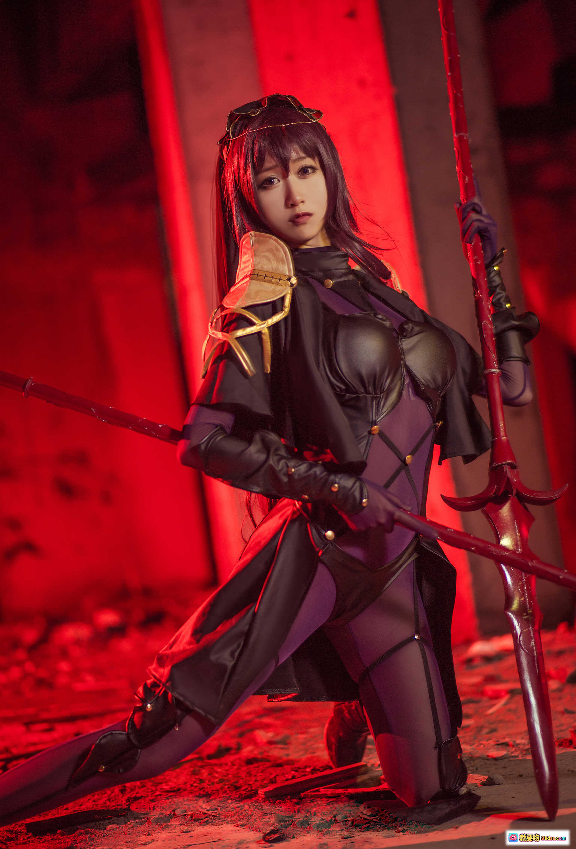 图片[6] - 木绵绵OwO NO.015 斯卡哈 cosplay写真 黑金长裙紫发少女 红光氛围感 17P高清图集 - 就要吻