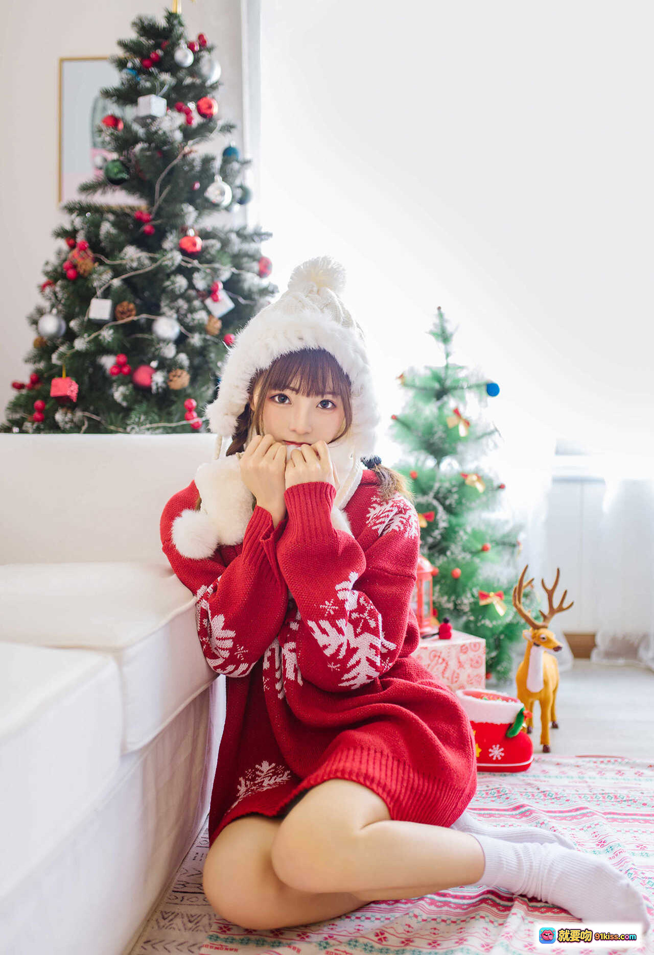 图片[7] - Kitaro绮太郎NO.033圣诞主题写真 | 红色毛衣+白色毛绒帽+雪纺围巾 | 温馨节日氛围少女风摄影 - 就要吻