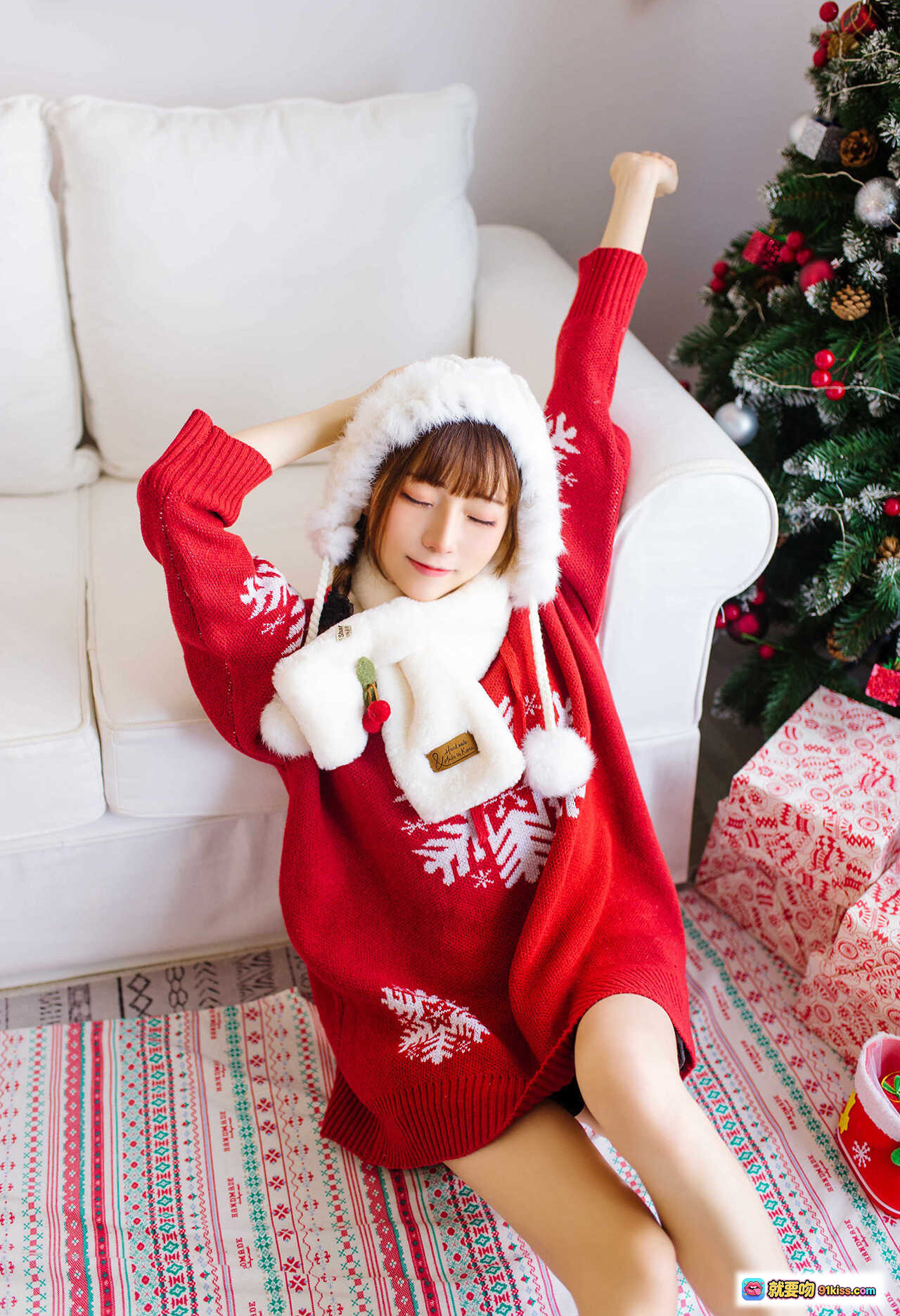 图片[8] - Kitaro绮太郎NO.033圣诞主题写真 | 红色毛衣+白色毛绒帽+雪纺围巾 | 温馨节日氛围少女风摄影 - 就要吻