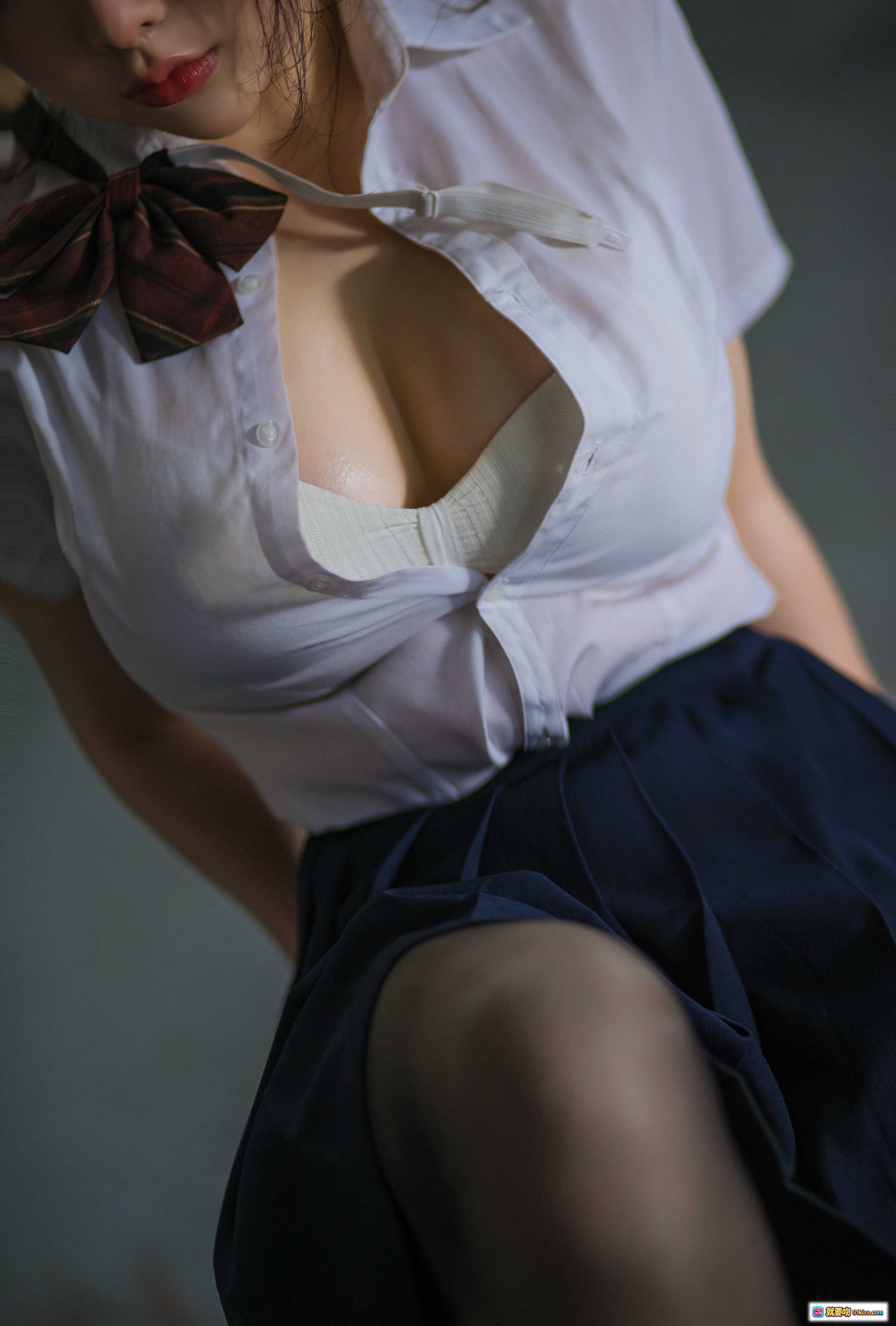 图片[10] - NinJa阿寨寨 NO.003 潮湿夏日写真 21P高清私房美图 白衬衫黑裙丝袜少女跪姿木凳性感诱惑 - 就要吻