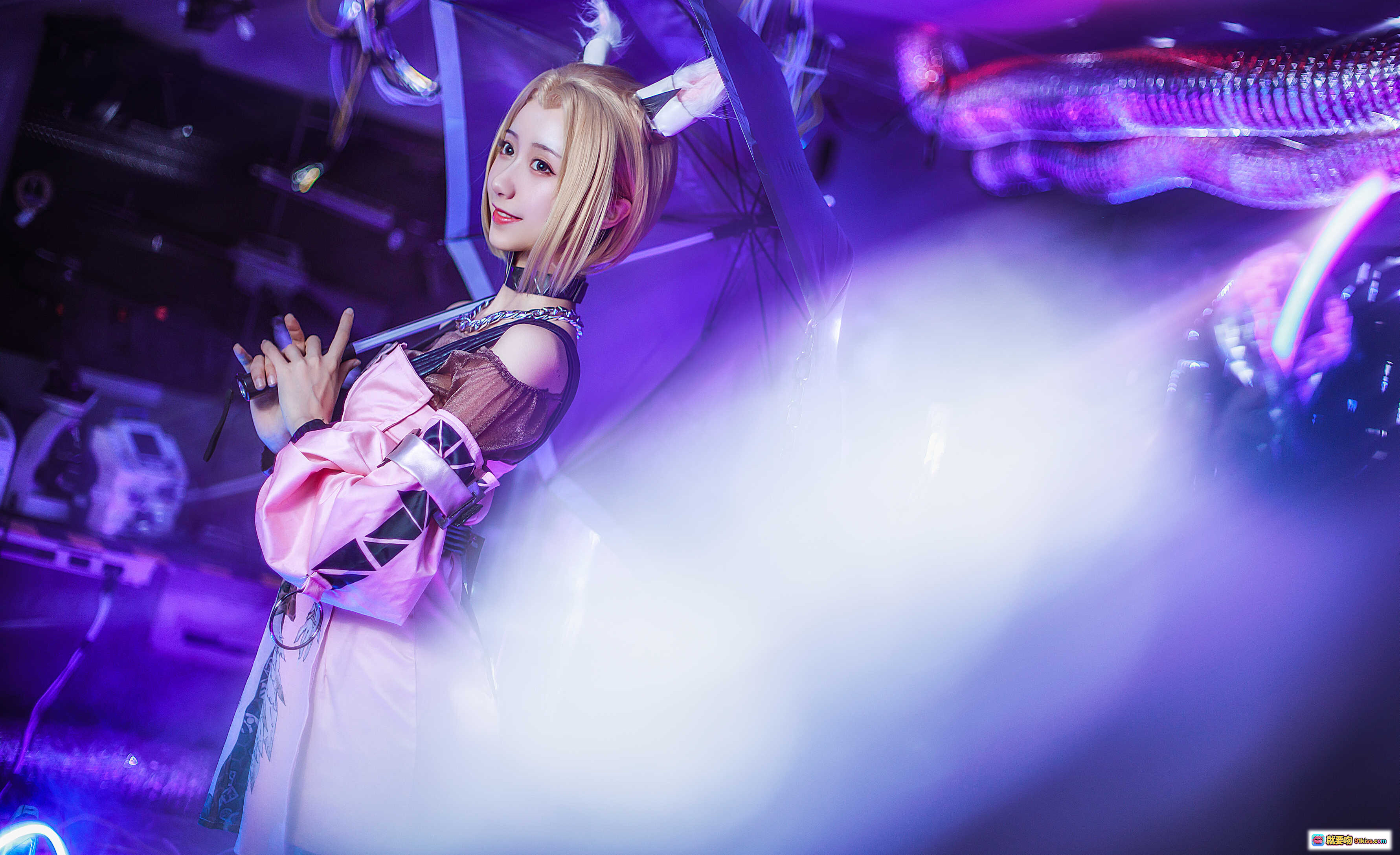 木绵绵OwO NO.056 公孙离cosplay 粉紫光影舞台 甜美少女造型 精致妆容 二次元动漫角色扮演 高清写真集 - 就要吻