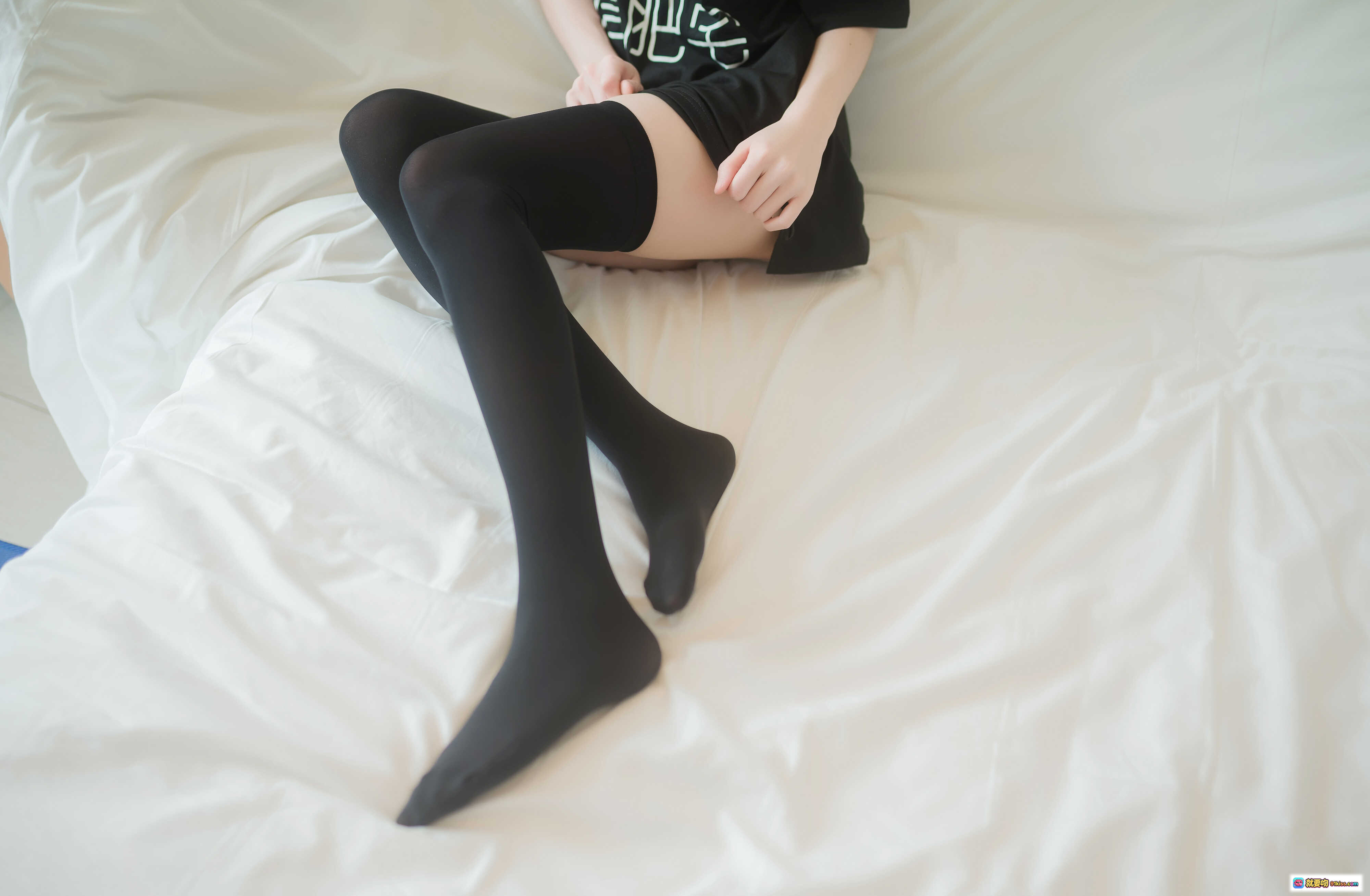 图片[5] - Kitaro绮太郎NO.008半袖双马尾黑丝美腿居家写真43P高清图集 - 就要吻