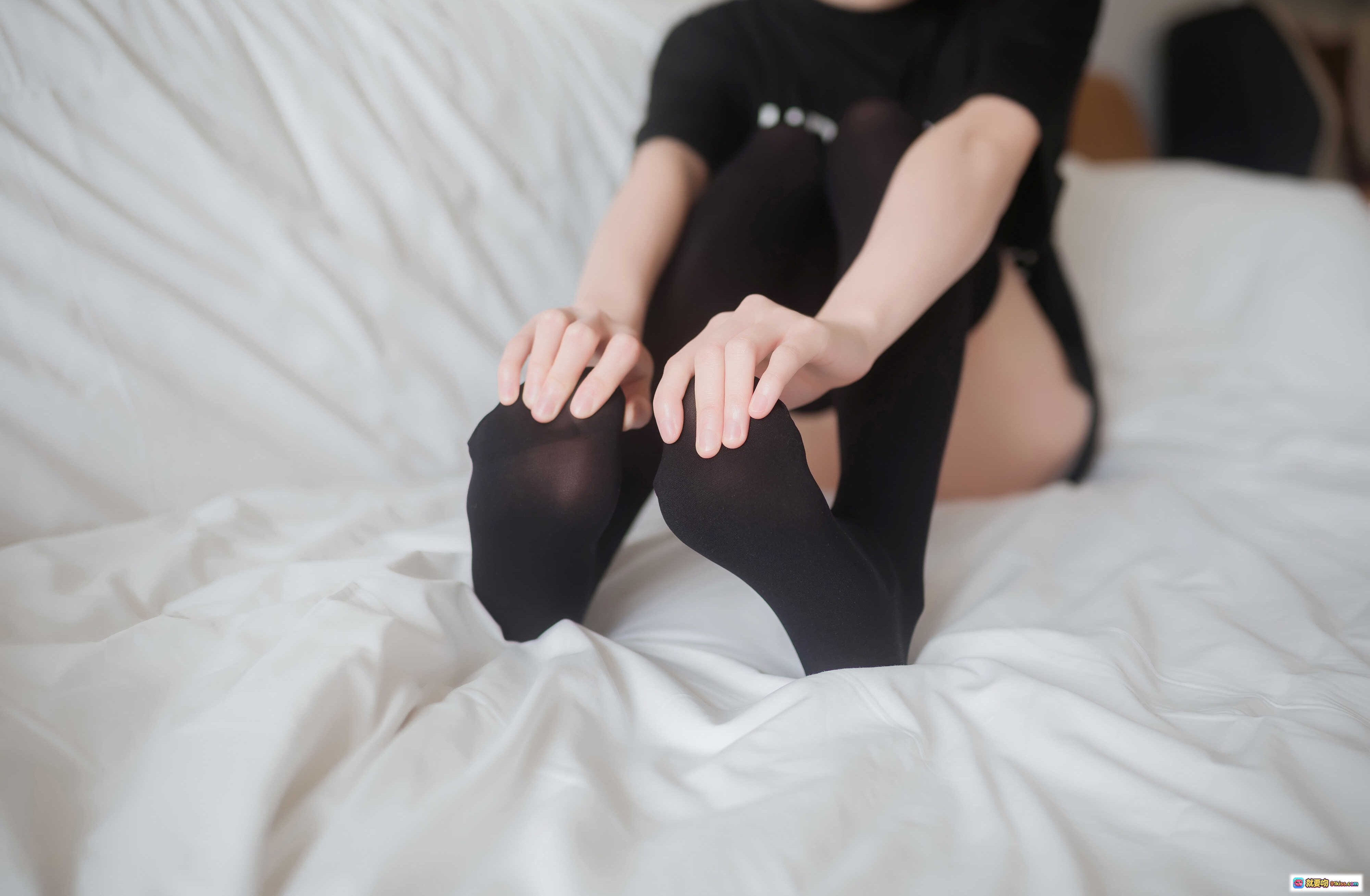 图片[10] - Kitaro绮太郎NO.008半袖双马尾黑丝美腿居家写真43P高清图集 - 就要吻