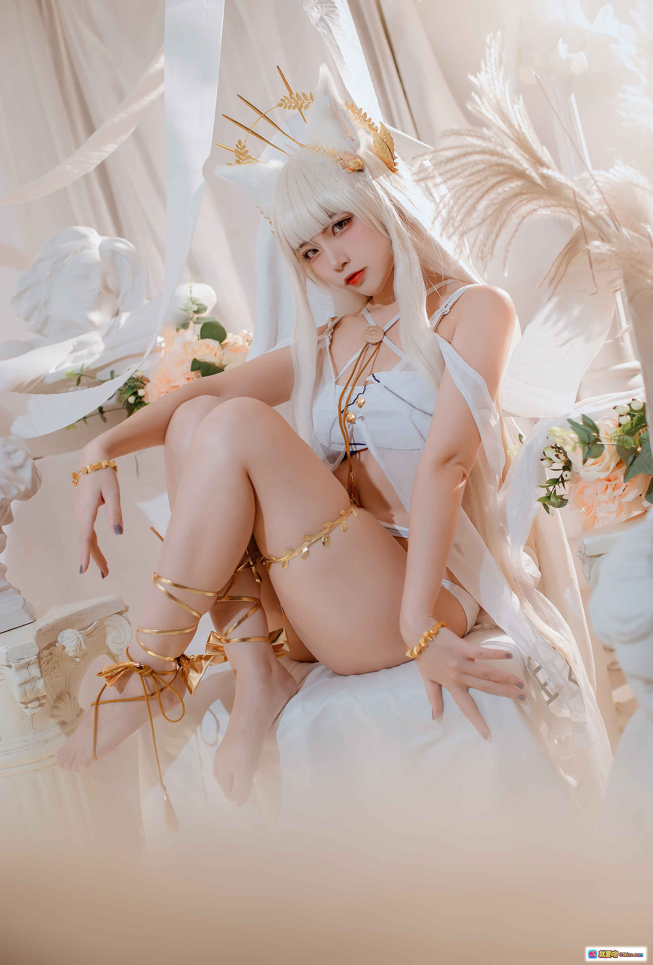 图片[4] - 二佐Nisa NO.100 方舟白金泳装Cosplay 精美头饰 白发天使造型 唯美室内布景 高清写真16P - 就要吻