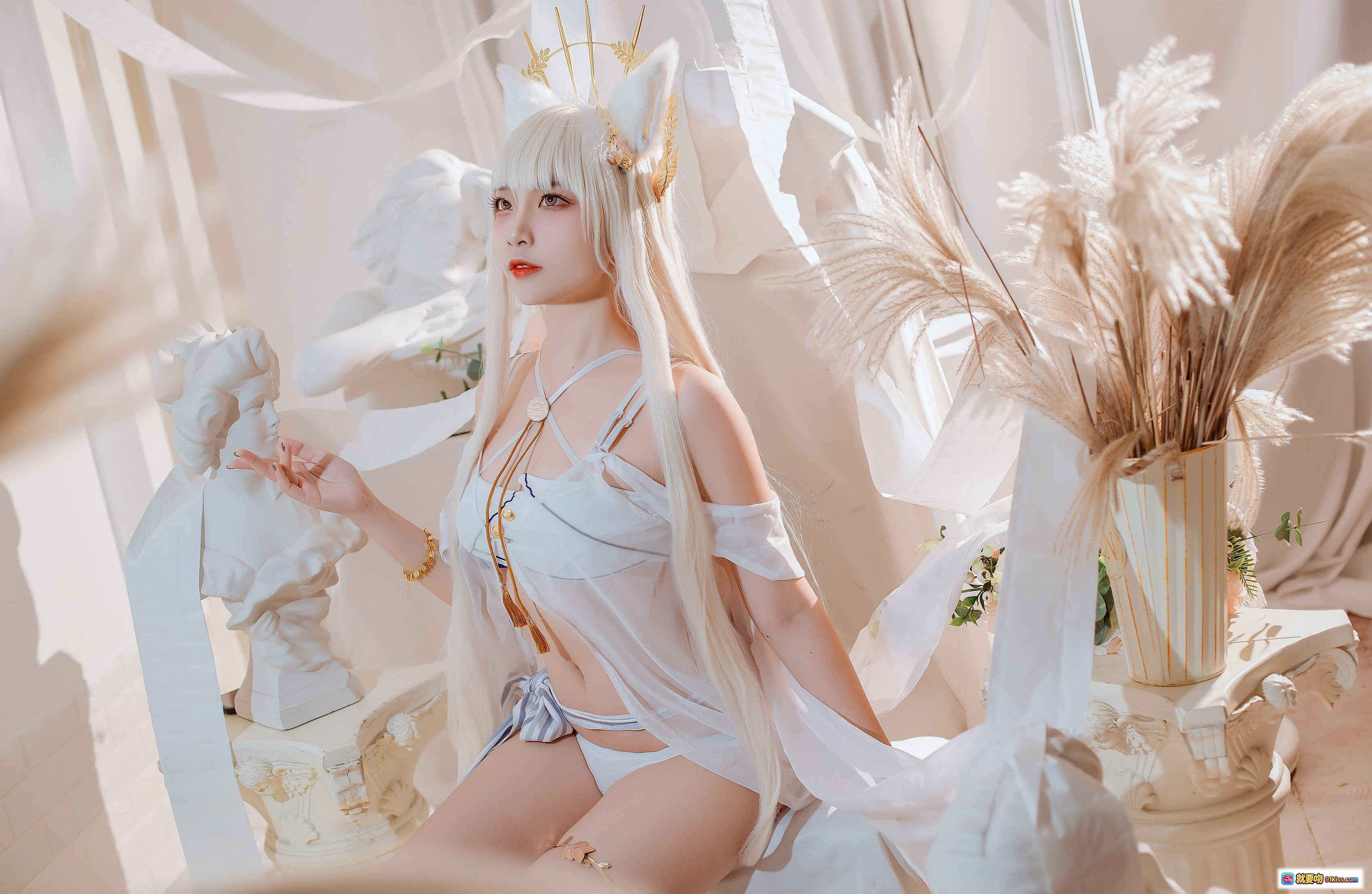 图片[6] - 二佐Nisa NO.100 方舟白金泳装Cosplay 精美头饰 白发天使造型 唯美室内布景 高清写真16P - 就要吻