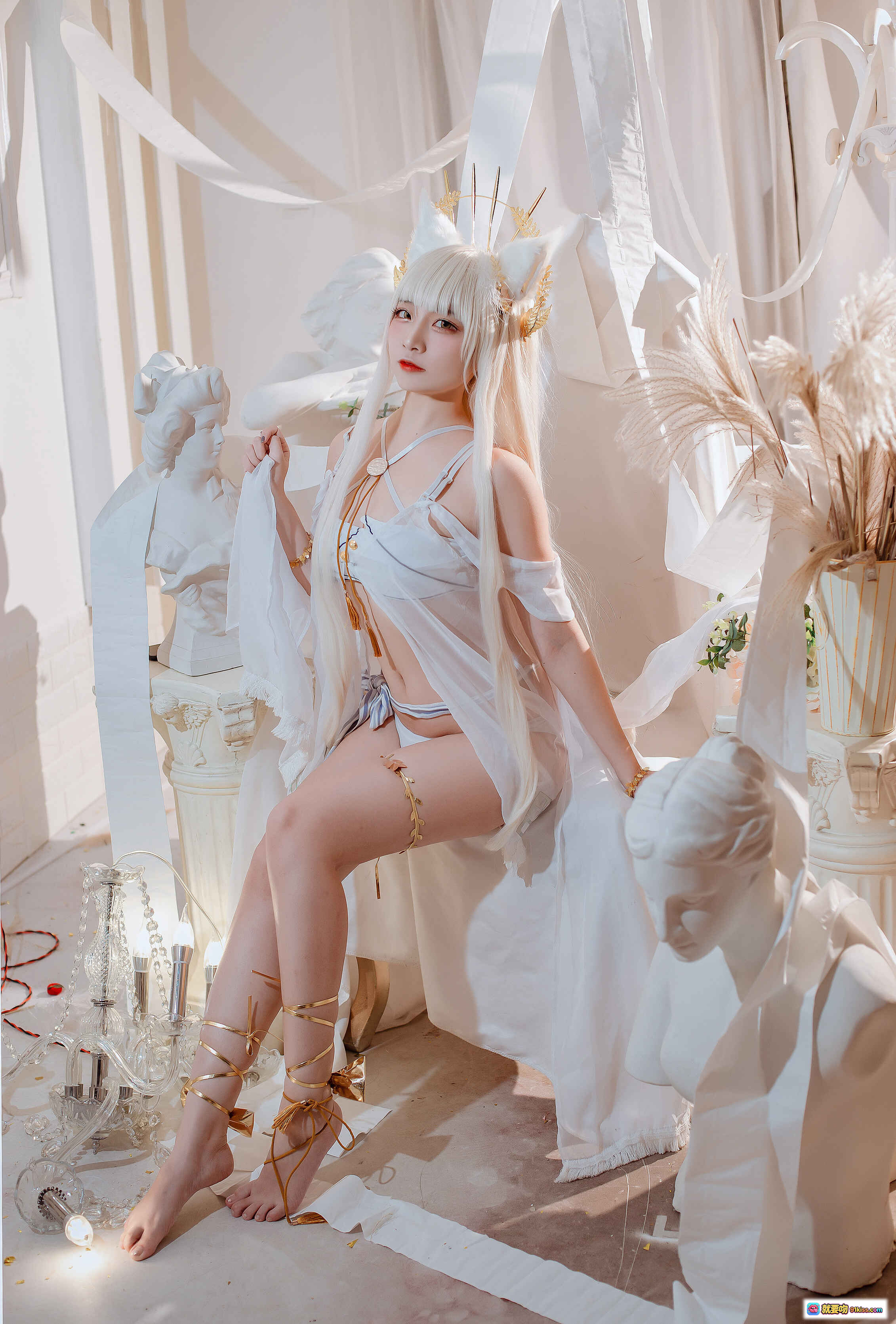 图片[10] - 二佐Nisa NO.100 方舟白金泳装Cosplay 精美头饰 白发天使造型 唯美室内布景 高清写真16P - 就要吻
