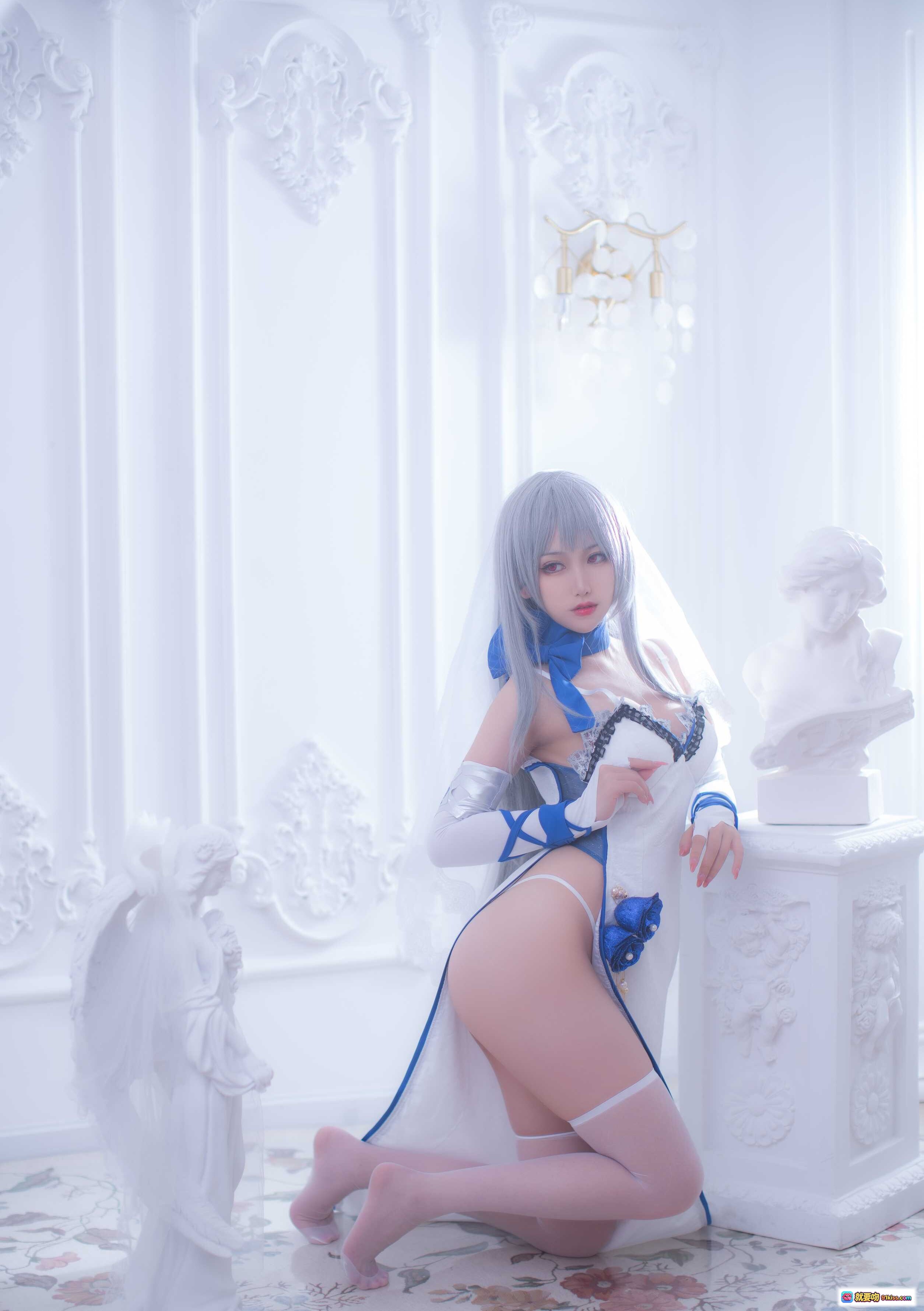 图片[10] - 芋圆侑子NO.018路易九世礼服Cosplay 白蓝配色高开叉婚纱造型 银发红瞳精致妆容 手套蝴蝶结装饰 12P高清写真 - 就要吻