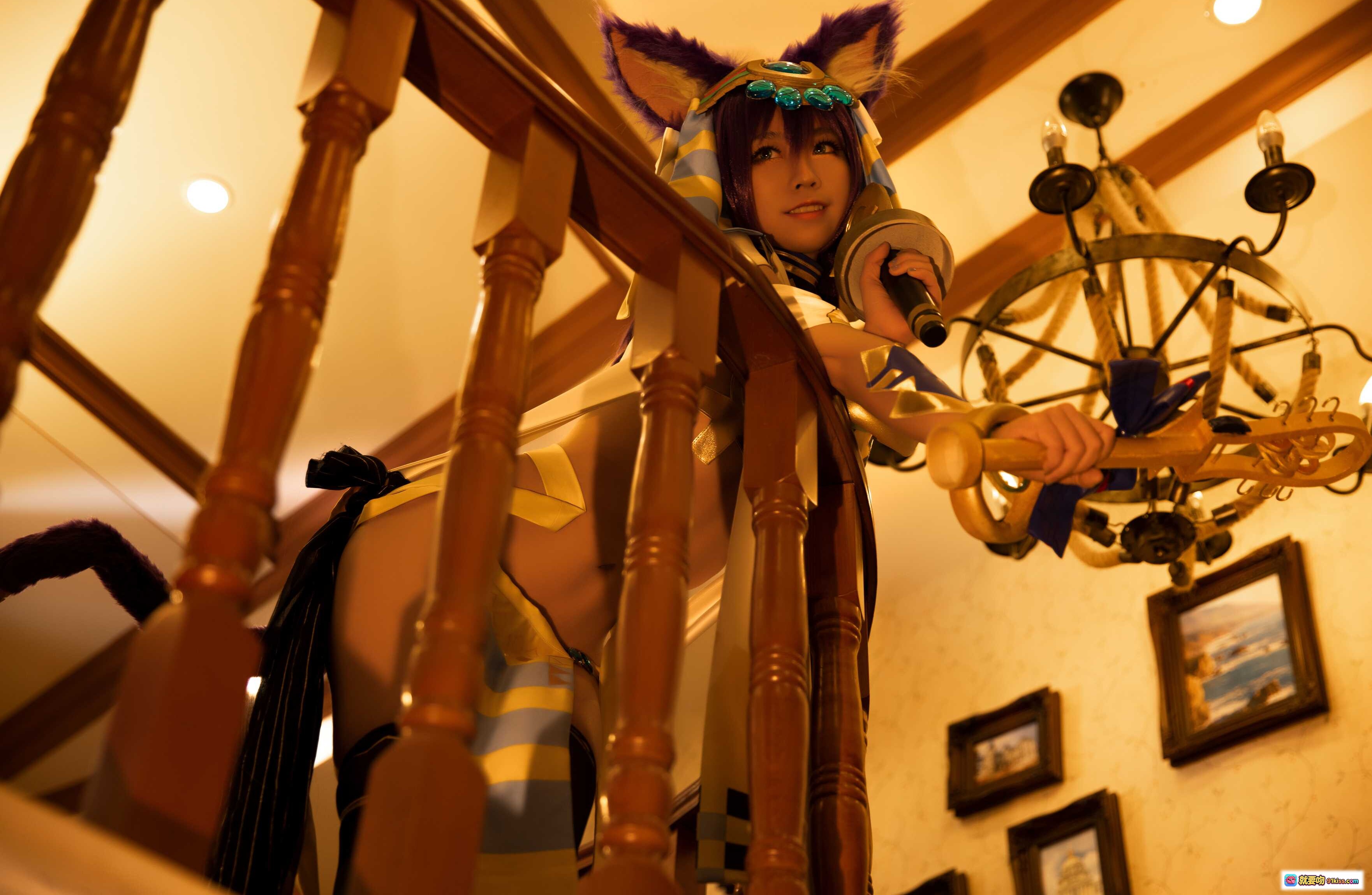 图片[3] - G44不会受伤 NO.022 巴斯特 Cosplay 精美写真 20P 222MB 埃及风华丽床榻场景 金色装饰 紫蓝配色 复古玫瑰墙纸 优雅坐姿 - 就要吻