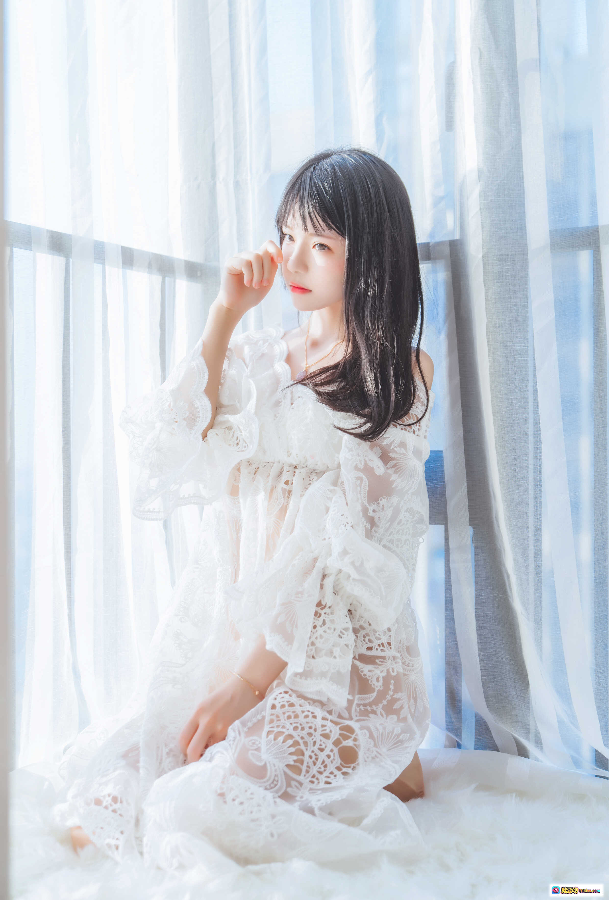 桜桃喵089初雪写真集｜白色蕾丝裙少女窗边私房照｜温柔甜美日系风格｜高清45P摄影图集 - 就要吻