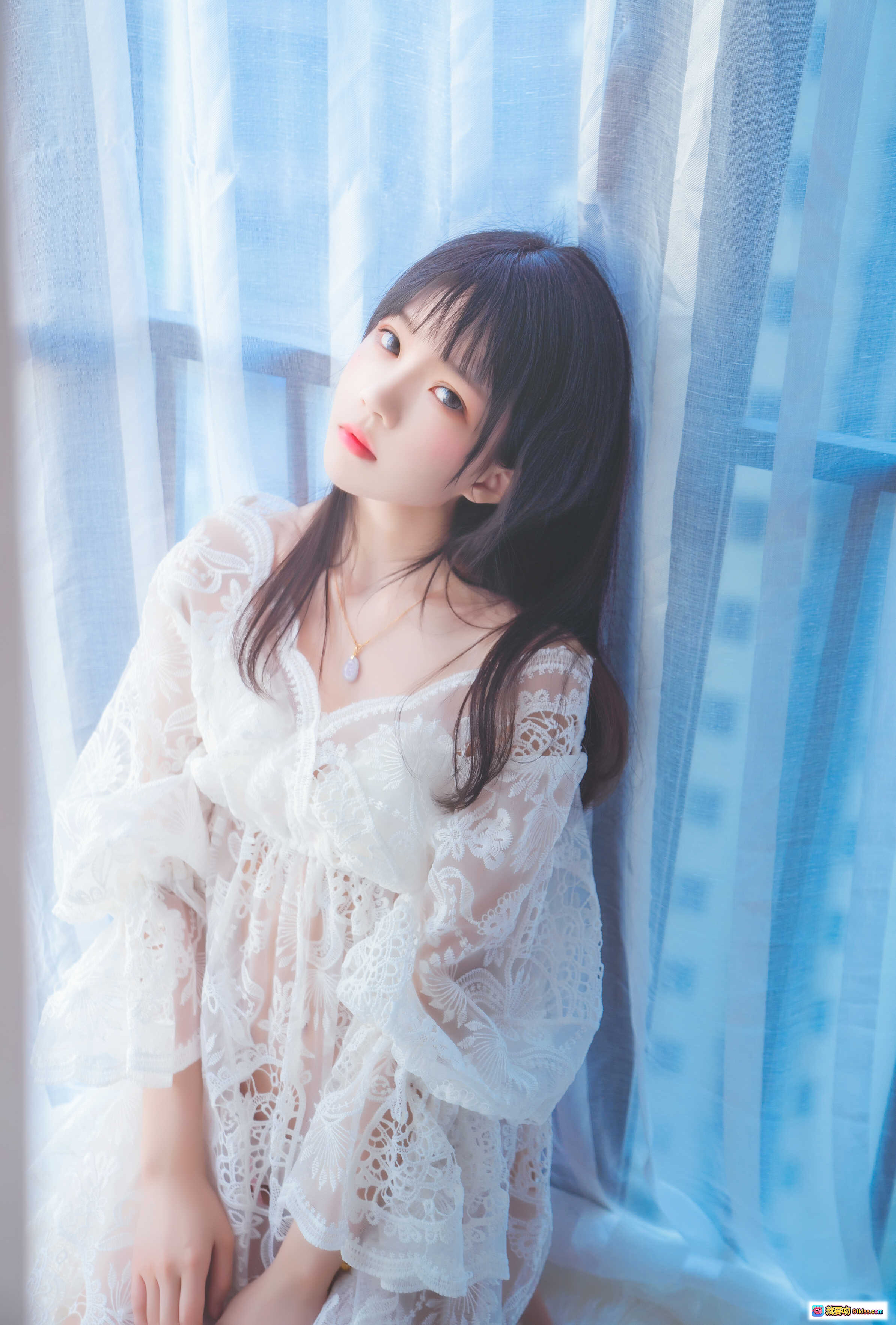 图片[9] - 桜桃喵089初雪写真集｜白色蕾丝裙少女窗边私房照｜温柔甜美日系风格｜高清45P摄影图集 - 就要吻