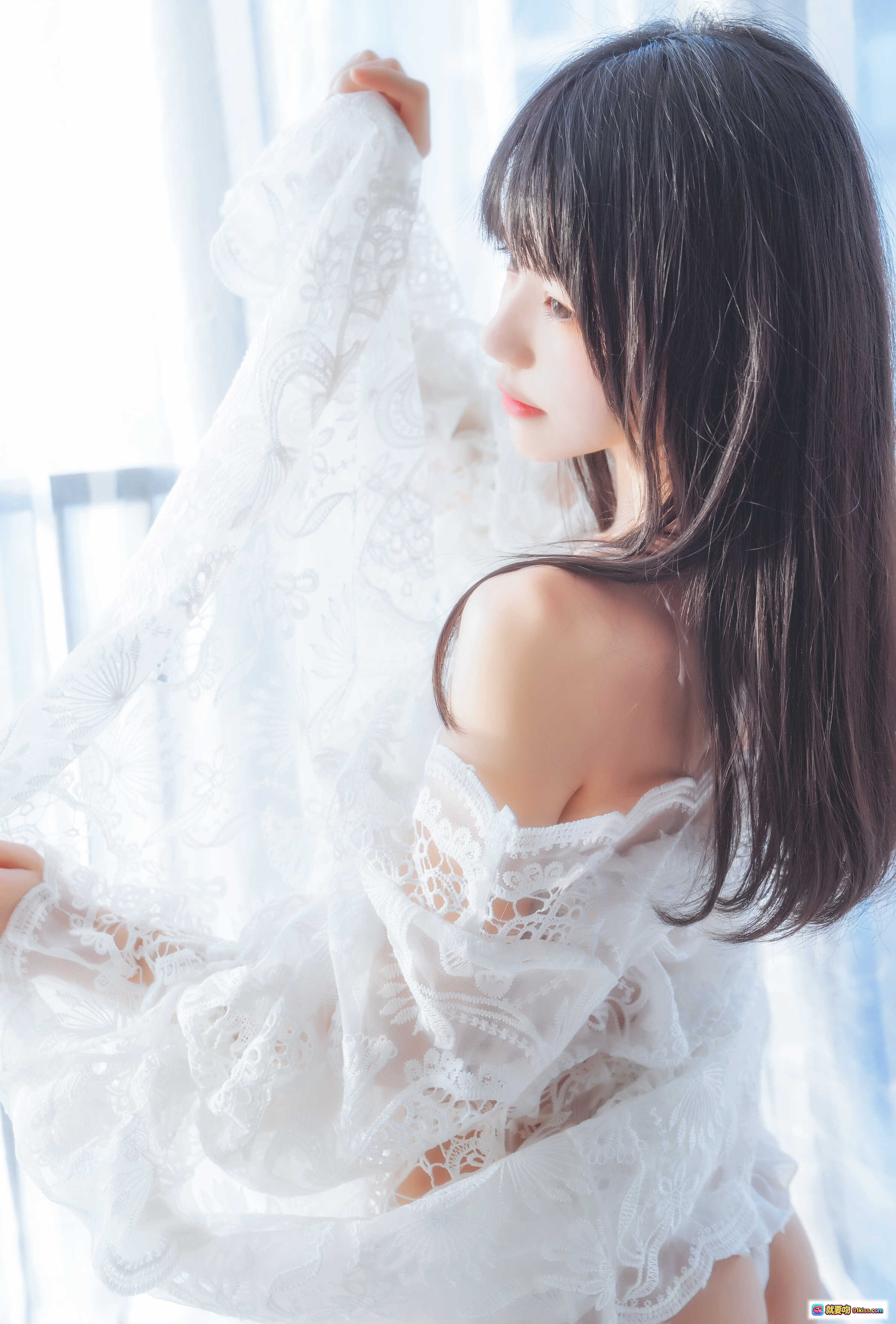 图片[10] - 桜桃喵089初雪写真集｜白色蕾丝裙少女窗边私房照｜温柔甜美日系风格｜高清45P摄影图集 - 就要吻