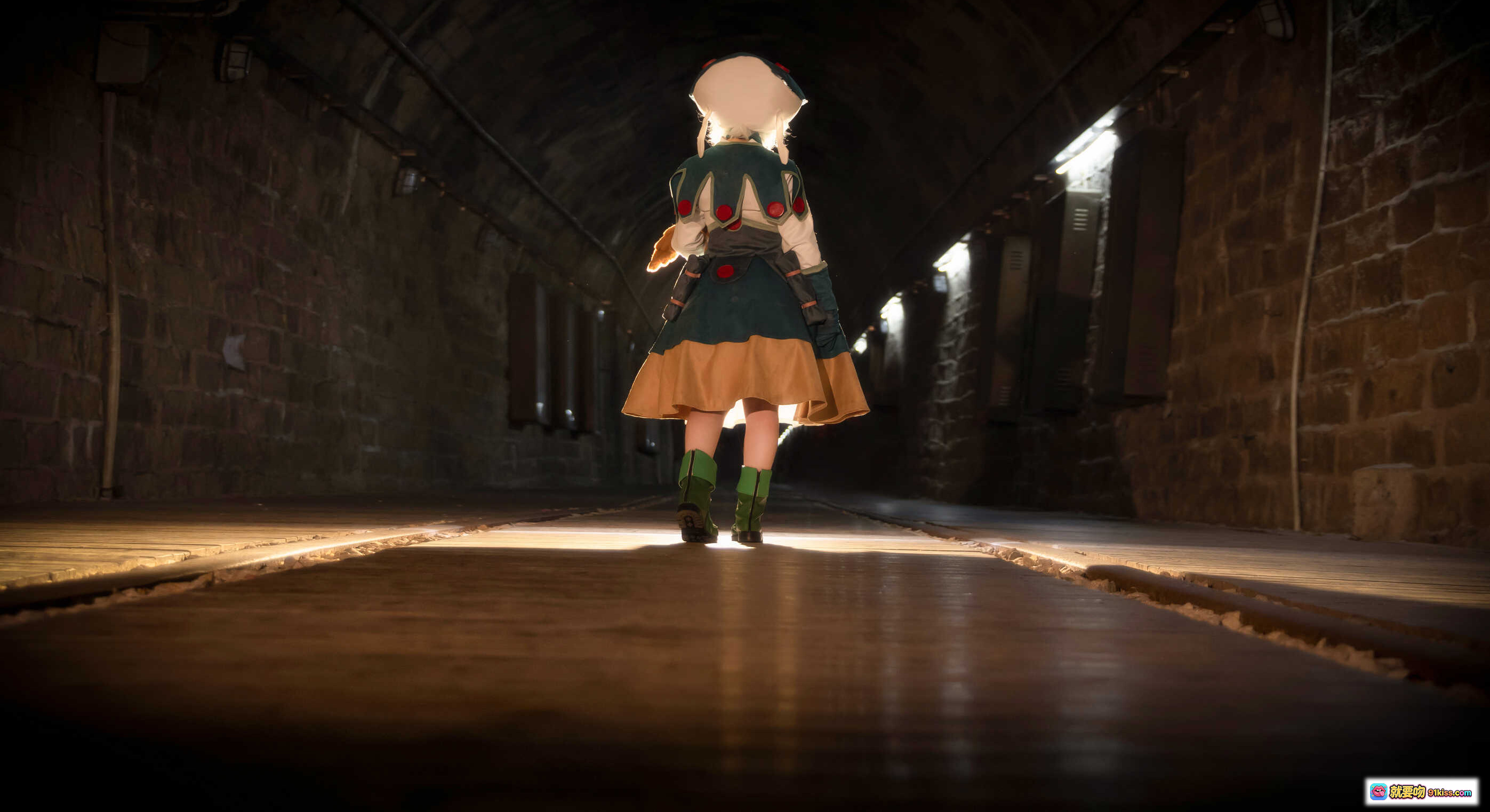 图片[10] - G44不会受伤 NO.017 普鲁修卡 Cosplay 精致还原 白发机甲风 暗夜灯光氛围 毛绒玩偶互动 21P高清图集 - 就要吻