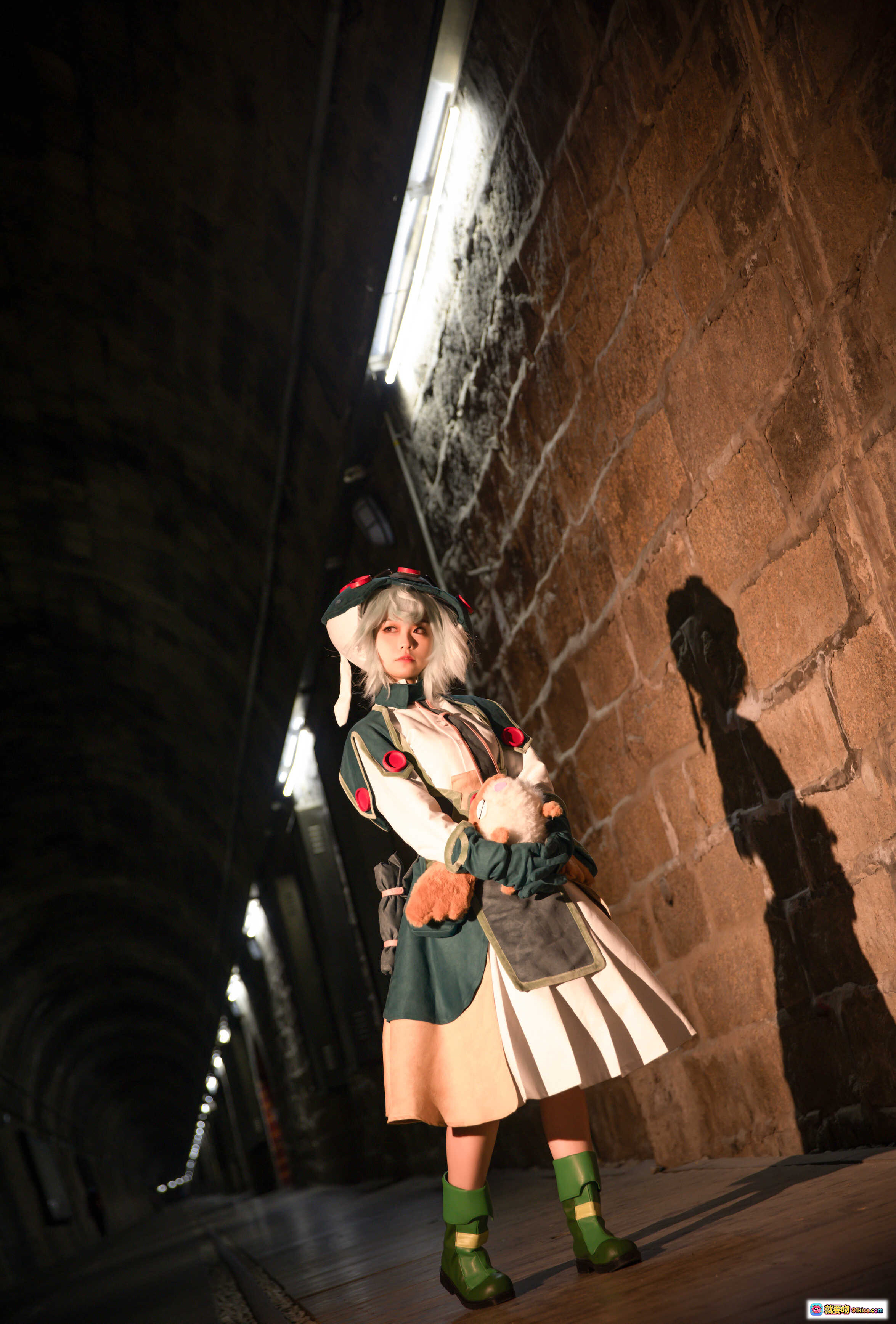 图片[3] - G44不会受伤 NO.017 普鲁修卡 Cosplay 精致还原 白发机甲风 暗夜灯光氛围 毛绒玩偶互动 21P高清图集 - 就要吻