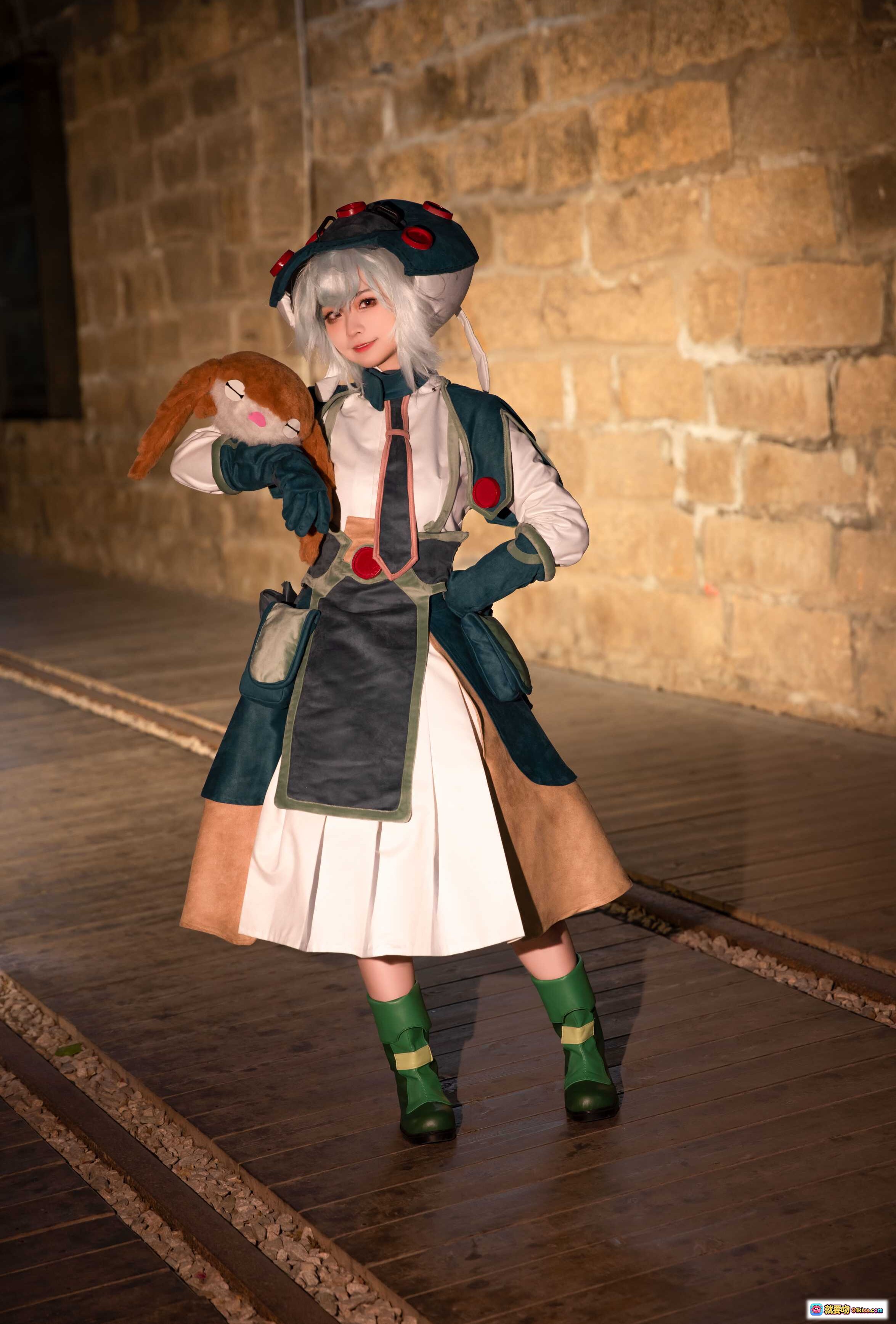 图片[8] - G44不会受伤 NO.017 普鲁修卡 Cosplay 精致还原 白发机甲风 暗夜灯光氛围 毛绒玩偶互动 21P高清图集 - 就要吻