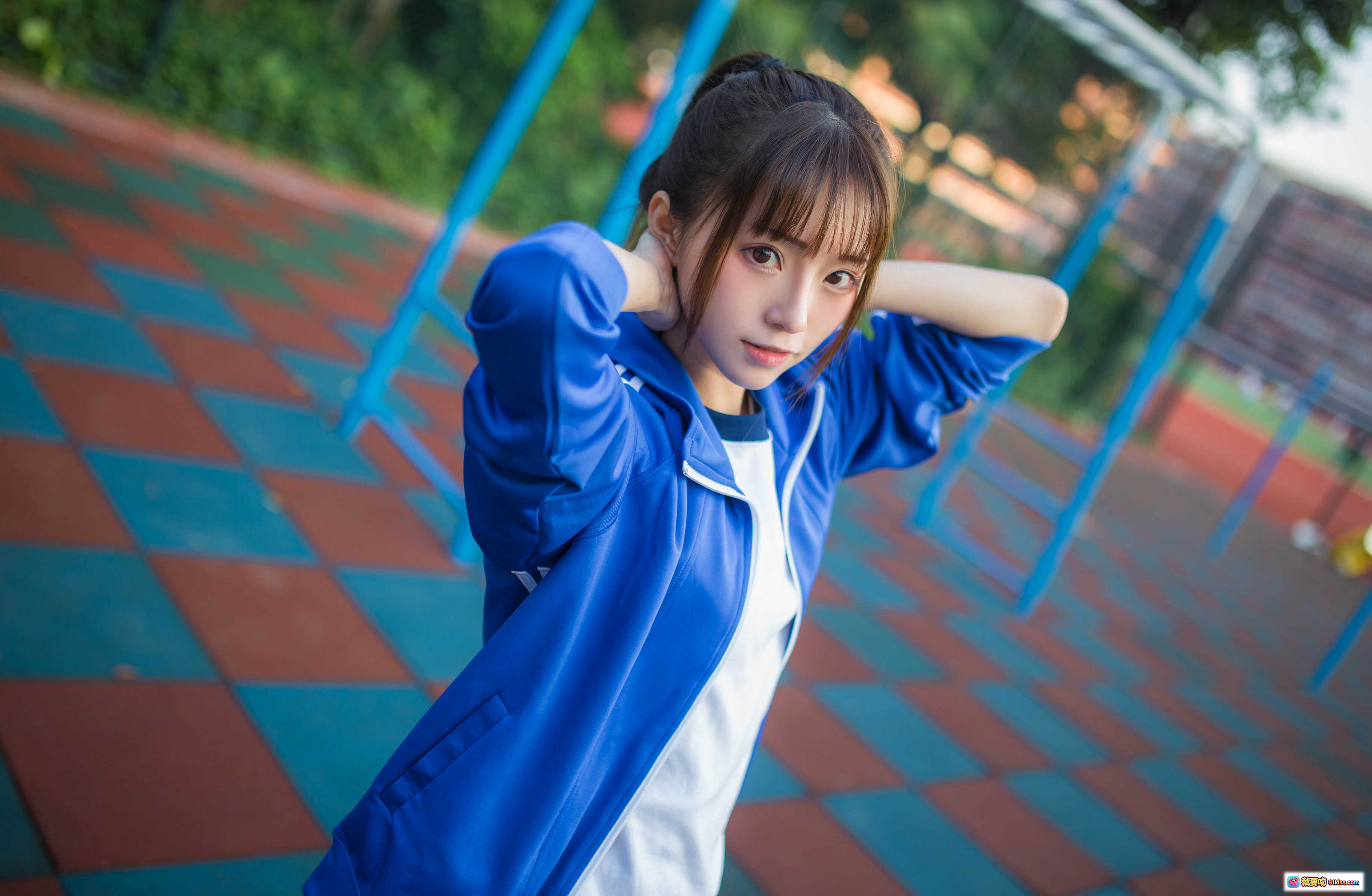 图片[2] - Kitaro绮太郎NO.047运动服女孩浅蓝校园风写真 11P高清美图 学生装青春活力户外场景 - 就要吻