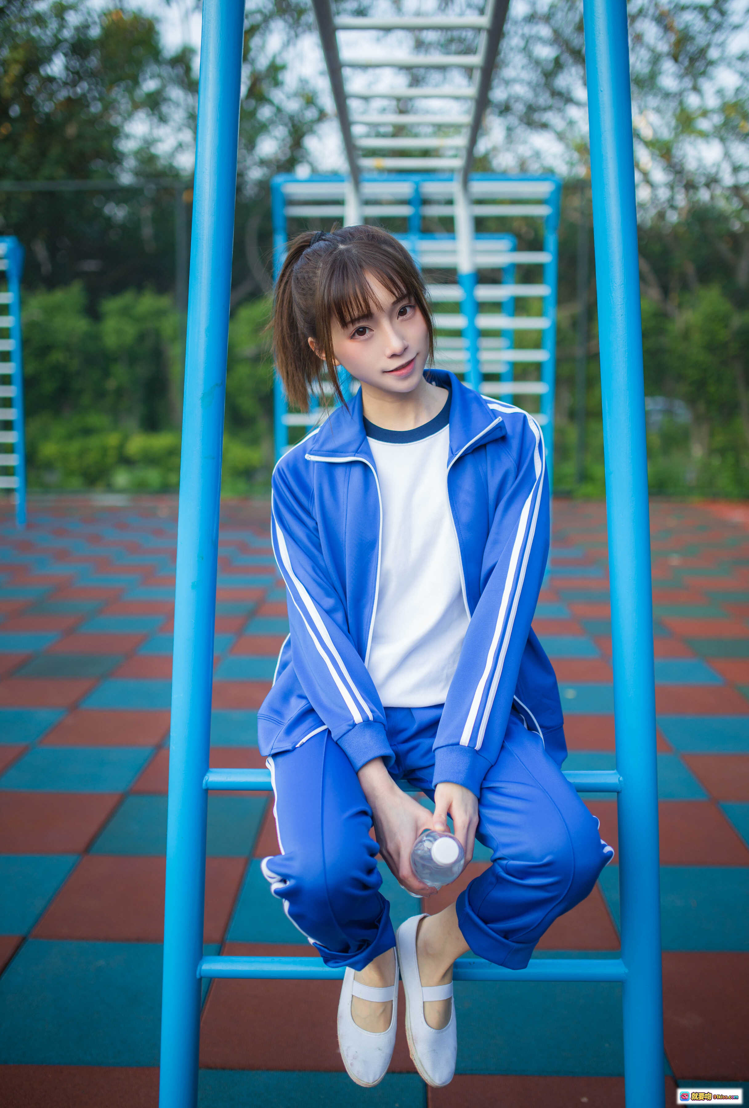 图片[5] - Kitaro绮太郎NO.047运动服女孩浅蓝校园风写真 11P高清美图 学生装青春活力户外场景 - 就要吻