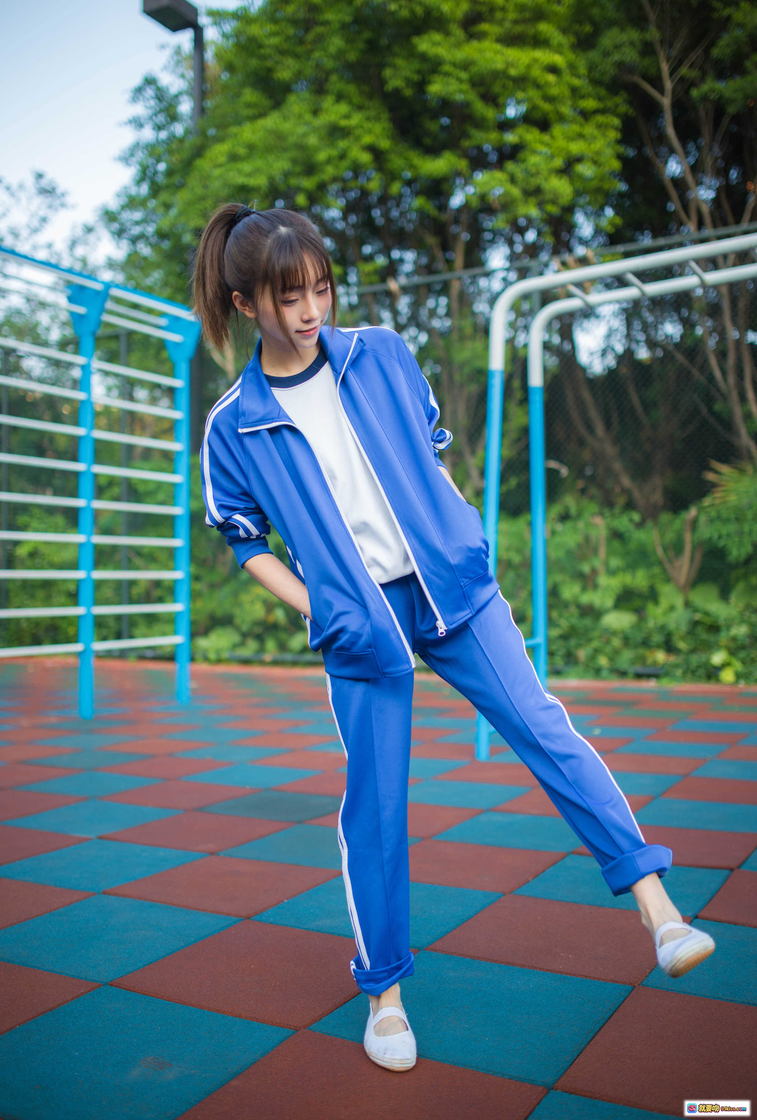 图片[7] - Kitaro绮太郎NO.047运动服女孩浅蓝校园风写真 11P高清美图 学生装青春活力户外场景 - 就要吻