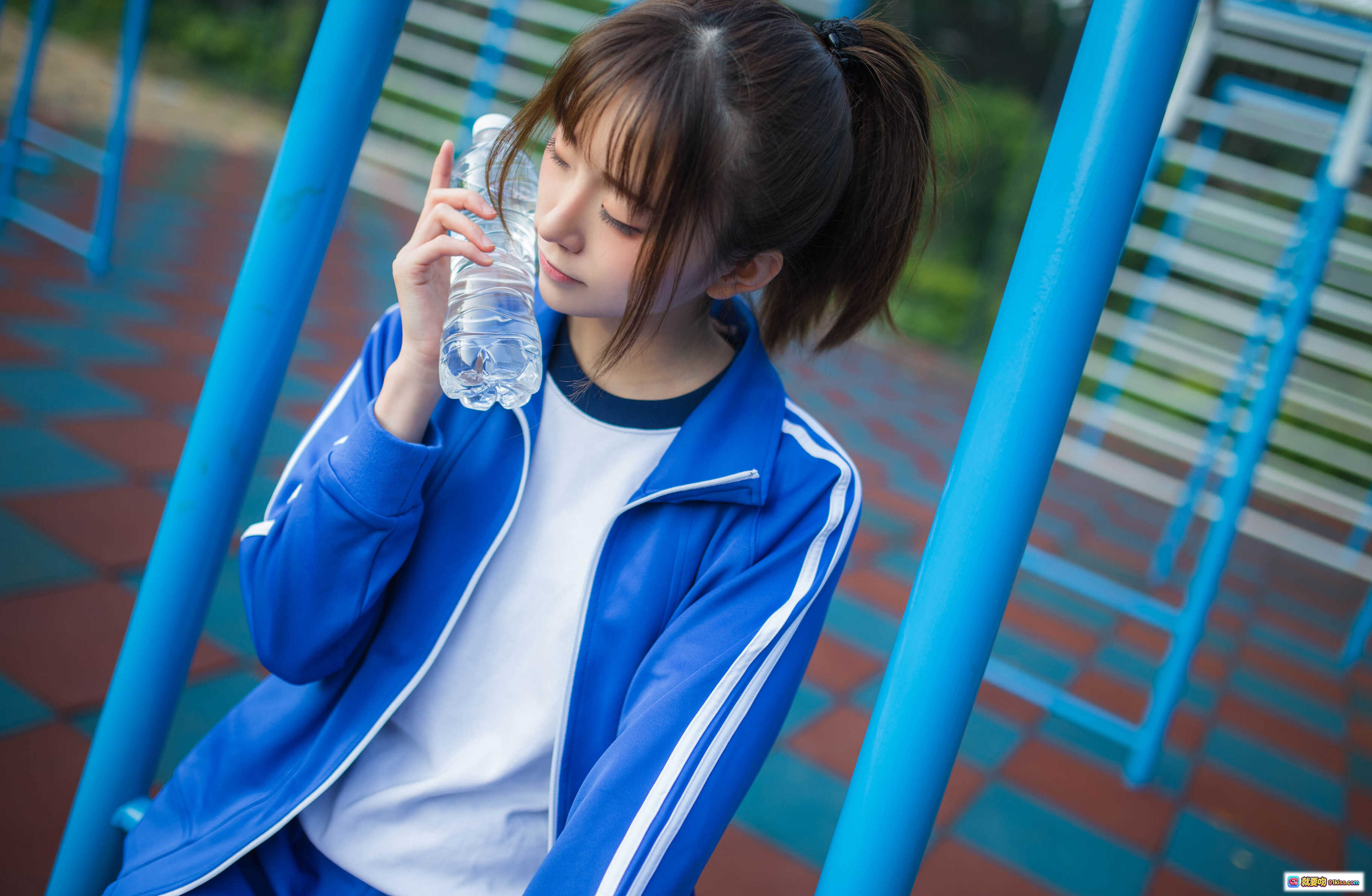 图片[4] - Kitaro绮太郎NO.047运动服女孩浅蓝校园风写真 11P高清美图 学生装青春活力户外场景 - 就要吻