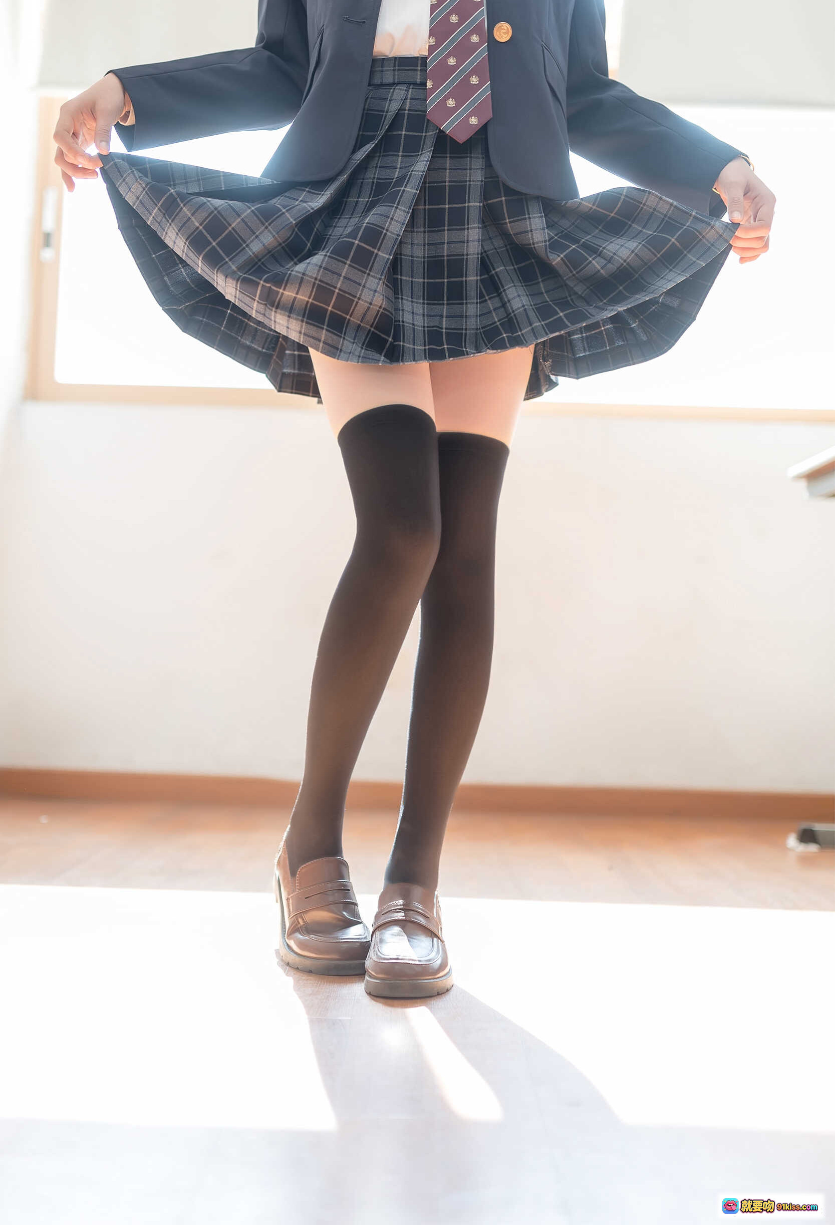 图片[6] - 木绵绵OwO NO.009 西式JK制服写真 黑丝美腿校园风少女 47P高清图集 - 就要吻