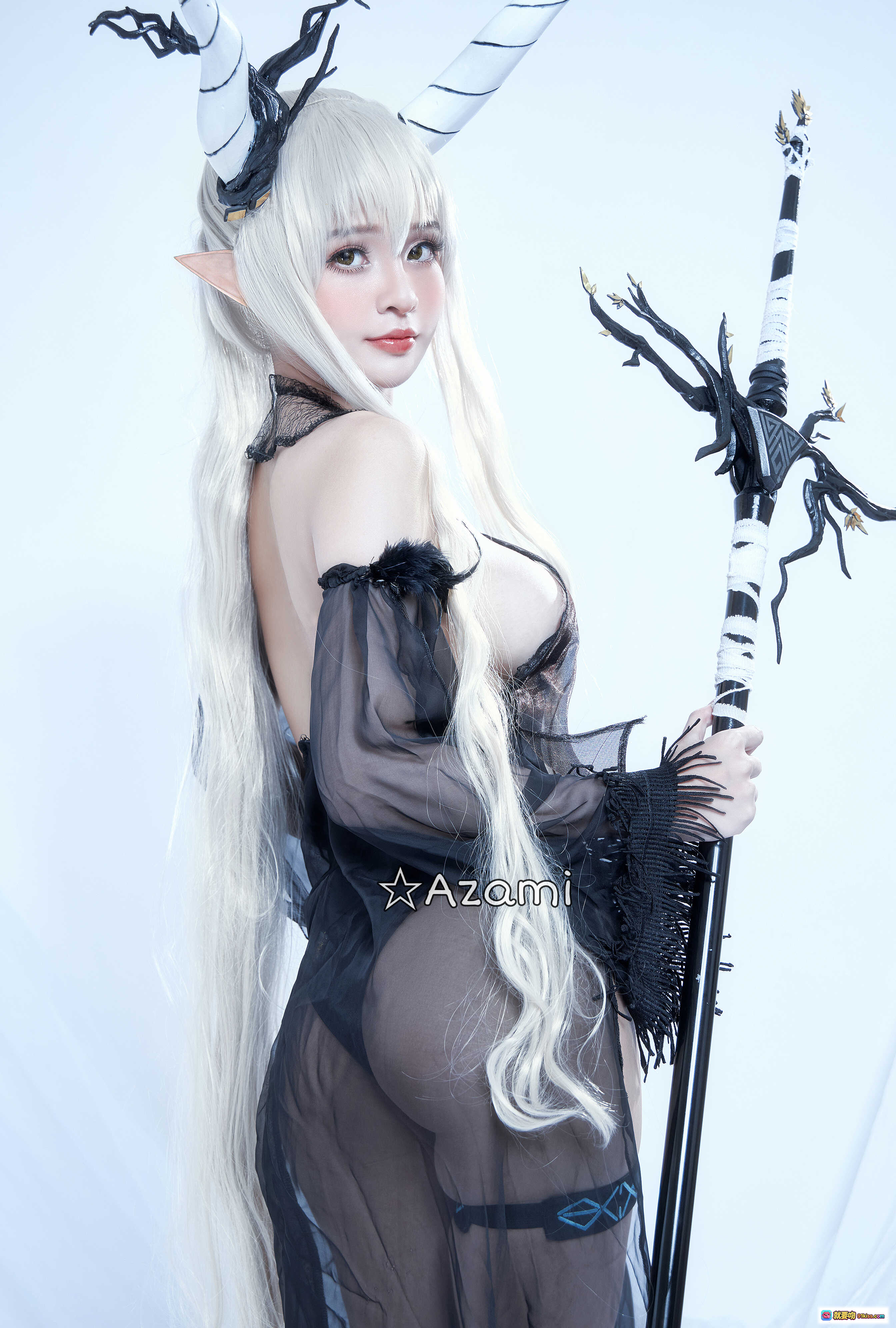 图片[10] - Azami NO.008 闪灵 Cosplay 精美写真 – 白发精灵耳 黑色蕾丝装 恶魔角 手持法杖 15P高清图集 - 就要吻