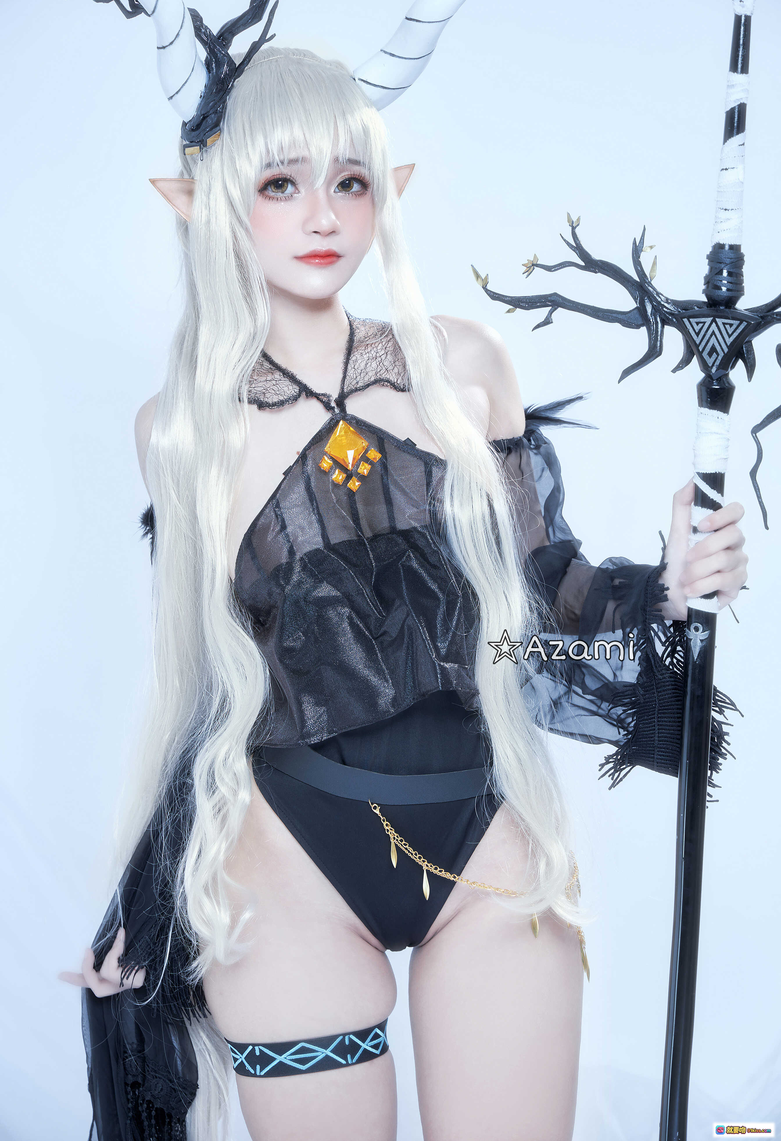 图片[7] - Azami NO.008 闪灵 Cosplay 精美写真 – 白发精灵耳 黑色蕾丝装 恶魔角 手持法杖 15P高清图集 - 就要吻
