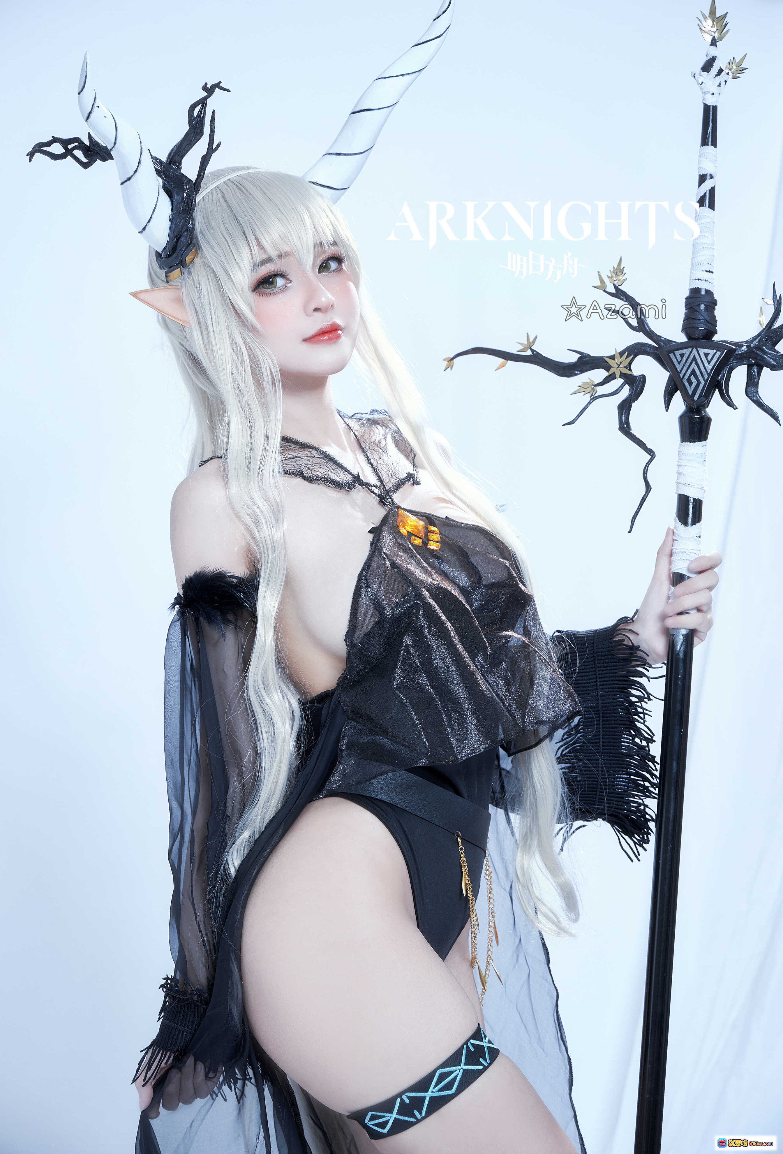 图片[5] - Azami NO.008 闪灵 Cosplay 精美写真 – 白发精灵耳 黑色蕾丝装 恶魔角 手持法杖 15P高清图集 - 就要吻