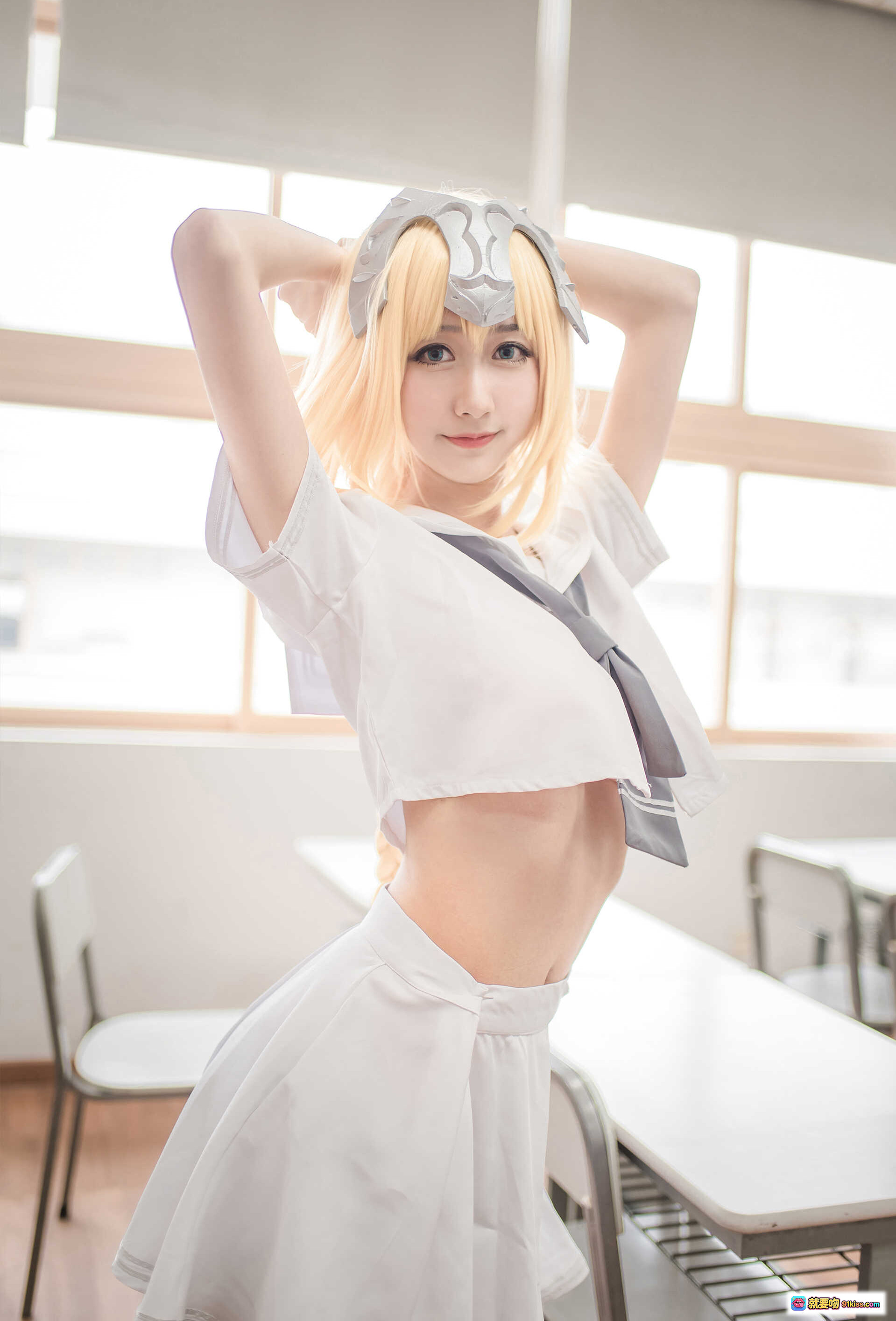 图片[7] - 木绵绵OwO NO.014 贞德（白）Cosplay写真 28P高清美图 蓝丝袜白裙金发少女 优雅坐姿室内拍摄 - 就要吻