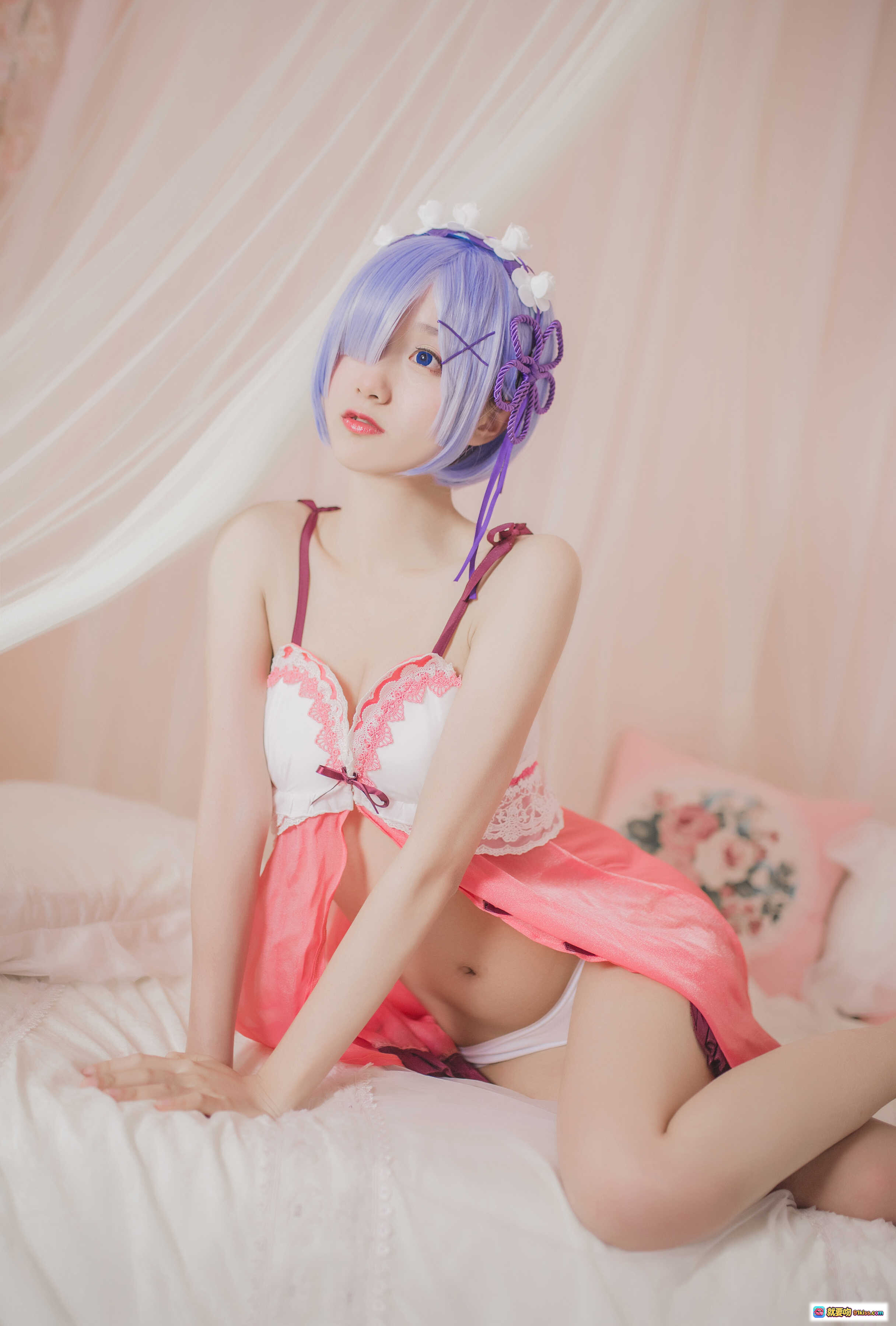 图片[1] - 木绵绵OwO NO.004 蕾姆睡衣Cosplay 24P高清写真 紫发少女粉白蕾丝内衣床照甜美私房图 - 就要吻