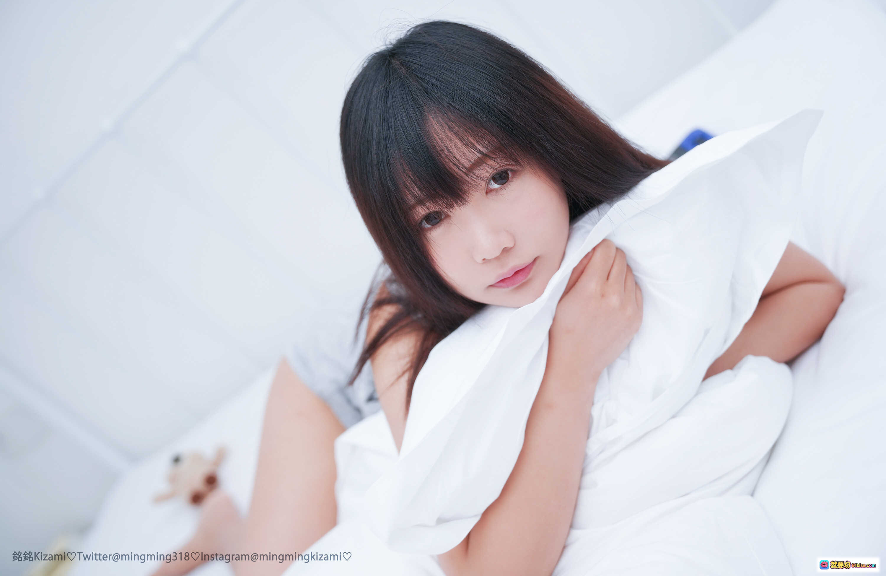 图片[4] - 铭铭Kizami Vol.009 高跟美腿写真 白衬衫黑内搭 实验室背景 性感坐姿 106P高清图集 - 就要吻