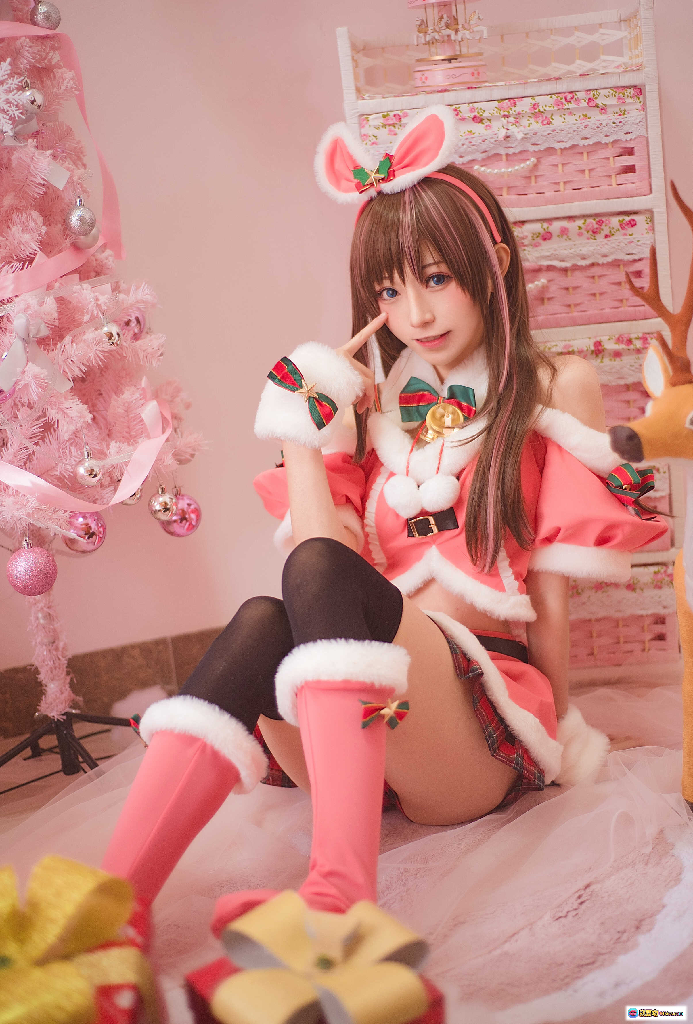 图片[9] - Kitaro绮太郎NO.034圣诞主题Cosplay写真 甜美兔耳粉红礼服 圣诞树装饰场景 20P高清美图 - 就要吻