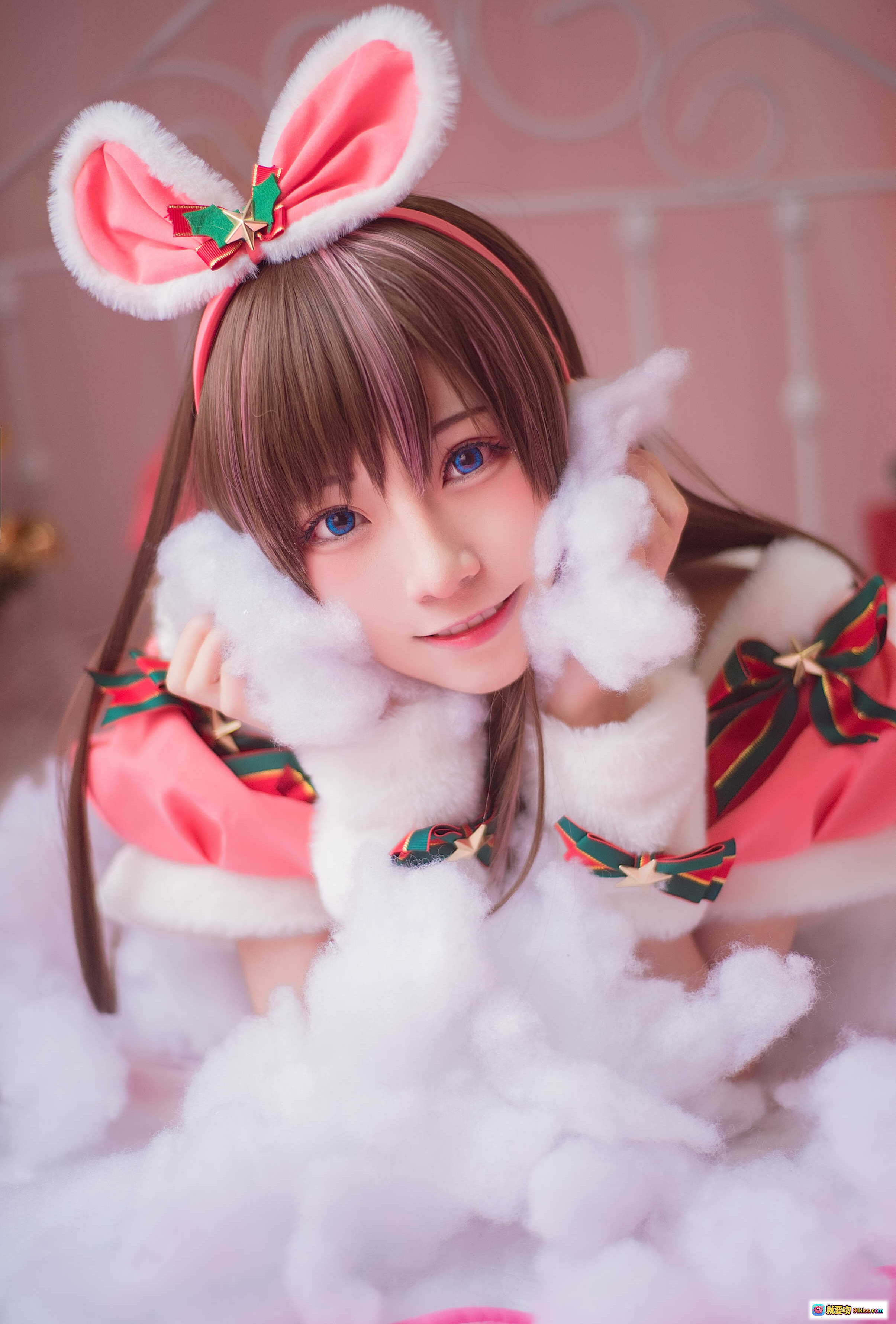 图片[8] - Kitaro绮太郎NO.034圣诞主题Cosplay写真 甜美兔耳粉红礼服 圣诞树装饰场景 20P高清美图 - 就要吻