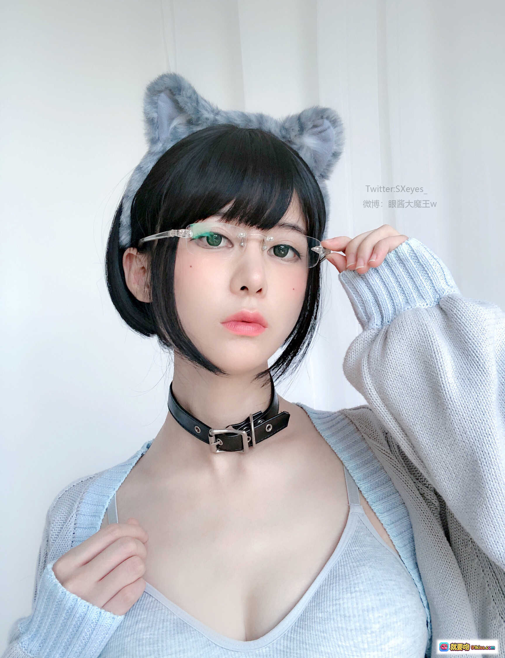 图片[4] - 眼酱大魔王w NO.014 黑丝OL猫耳写真 透明眼镜+皮项圈+浅灰针织衫 清新性感少女风 - 就要吻