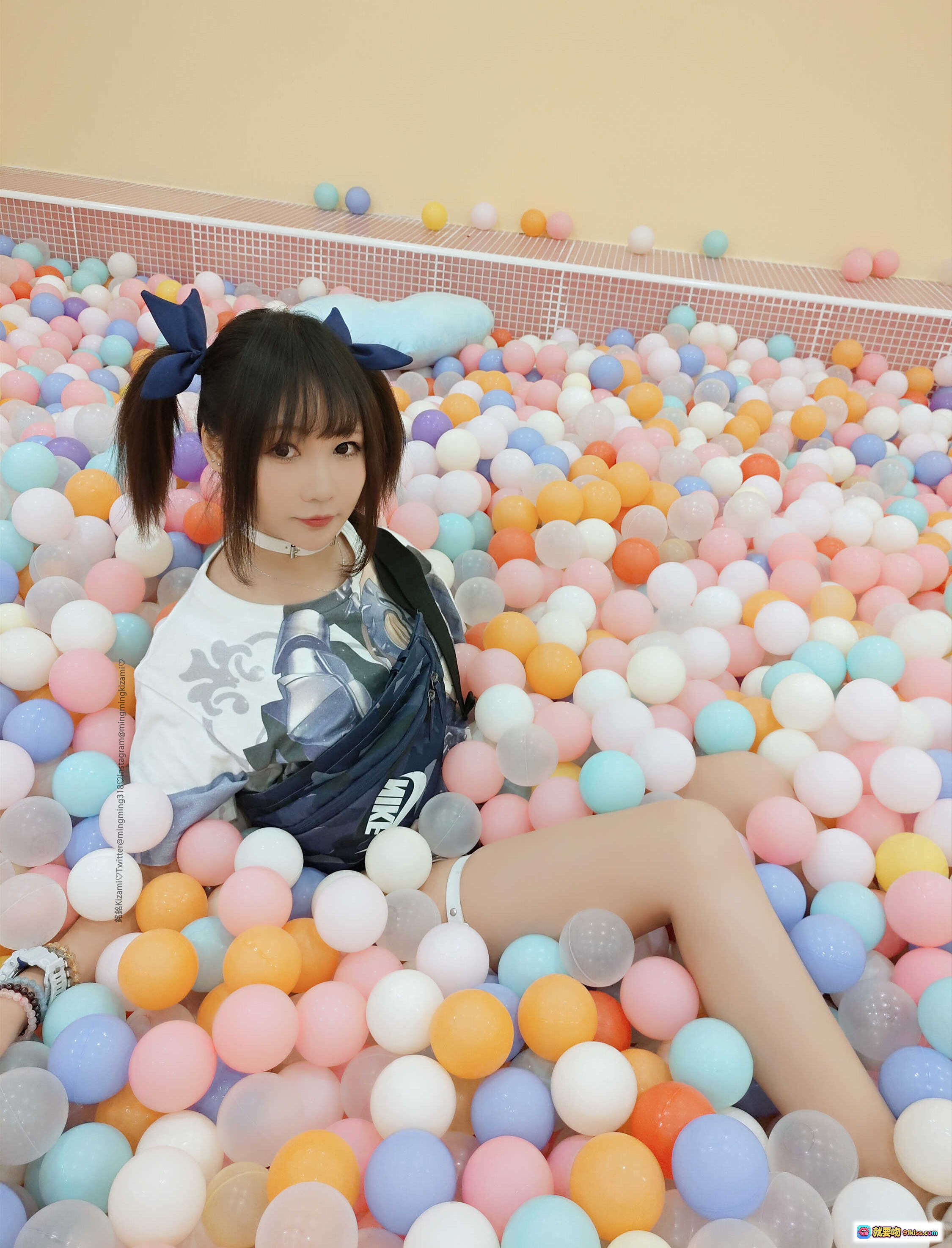 图片[5] - 铭铭Kizami Vol.006 自拍写真｜双马尾少女穿搭｜Nike腰包时尚造型｜粉色梦幻场景｜54P高清图集 - 就要吻