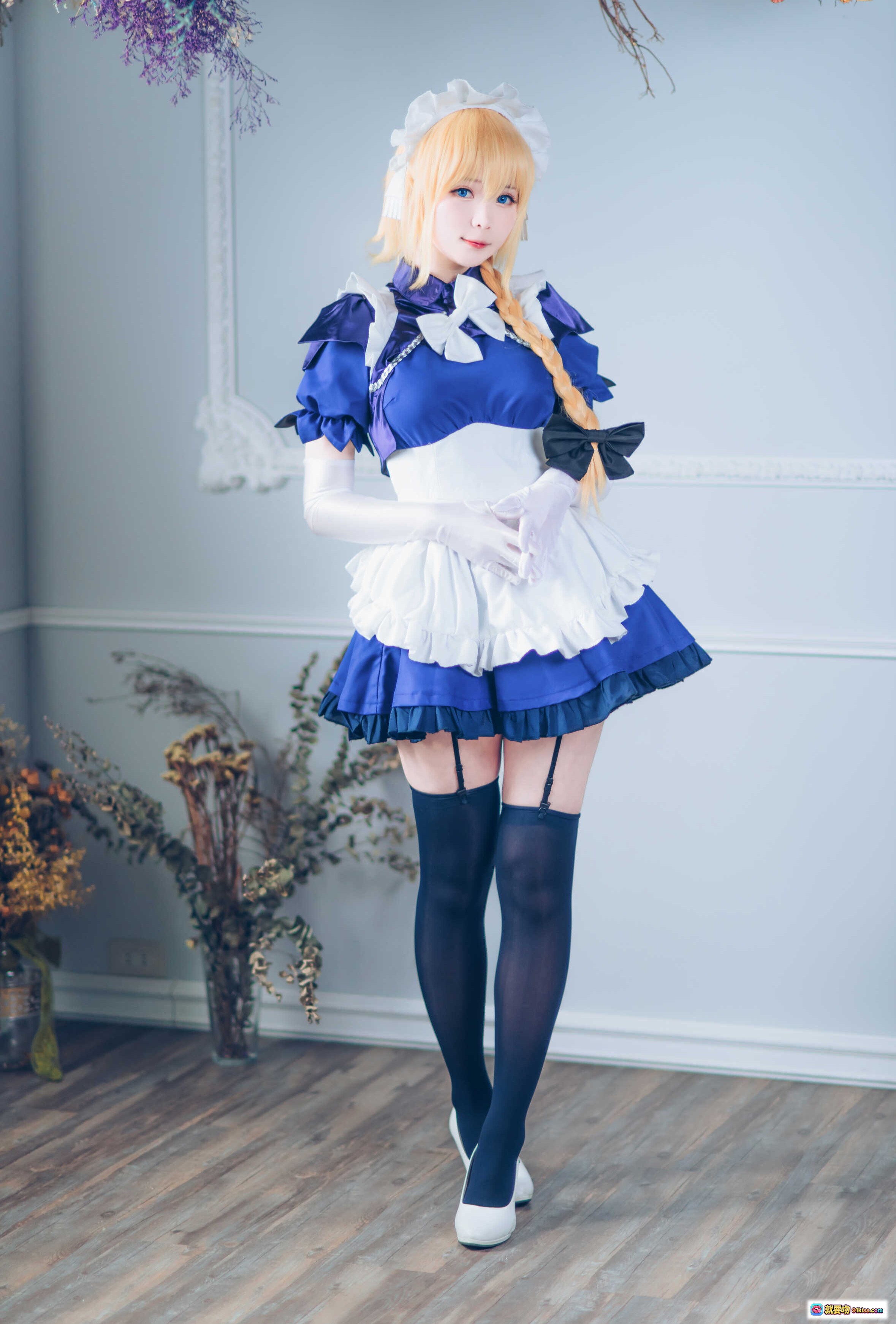 图片[8] - 霜月Shimo Cosplay贞德女仆装蓝白制服长发金发美少女写真NO.030高清15P - 就要吻
