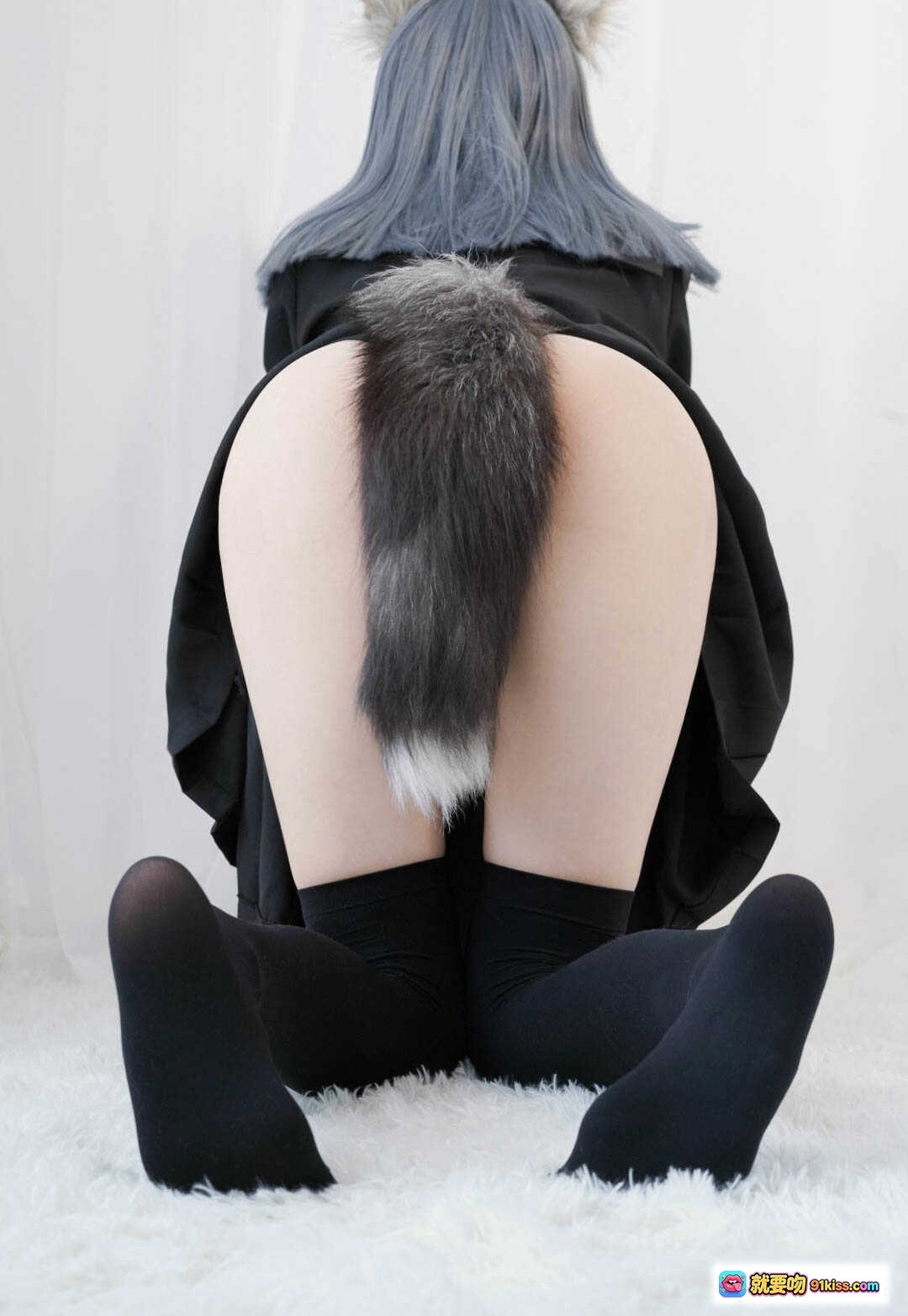 图片[9] - 眼酱大魔王w NO.007 裸足特写 粉色毛绒地毯 红色运动裤 白条纹 蝴蝶结黑丝 兽耳补丁 43P高清图集 - 就要吻