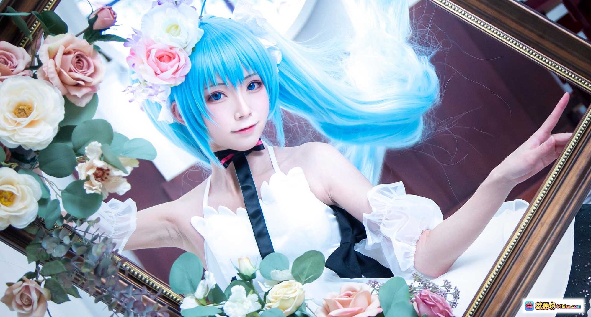 图片[8] - 初音未来cosplay蓝发少女白色洛丽塔裙优雅姿态室内教堂风摄影写真Kitaro绮太郎NO.056 - 就要吻