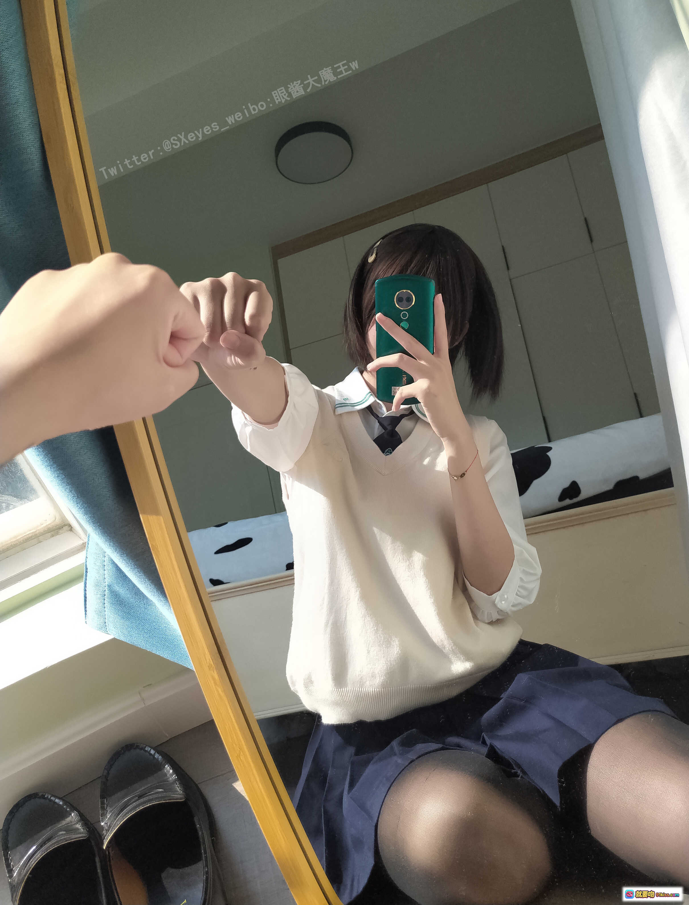 图片[3] - 眼酱大魔王w Vol.24 小学妹写真 35P高清私房照 白衬衫黑丝美腿镜前自拍 甜美性感风格 - 就要吻