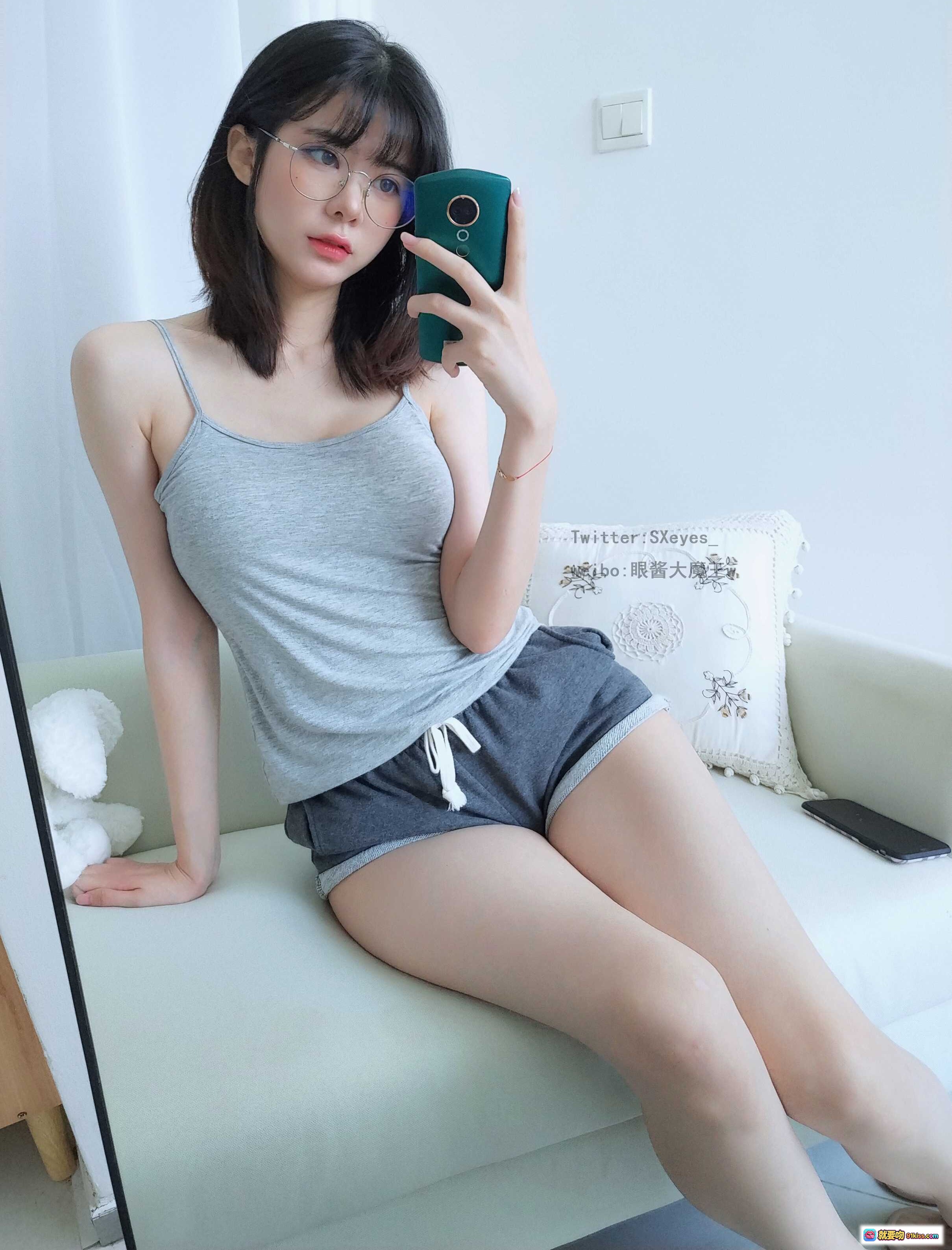 图片[9] - 眼酱大魔王w Vol.24 小学妹写真 35P高清私房照 白衬衫黑丝美腿镜前自拍 甜美性感风格 - 就要吻